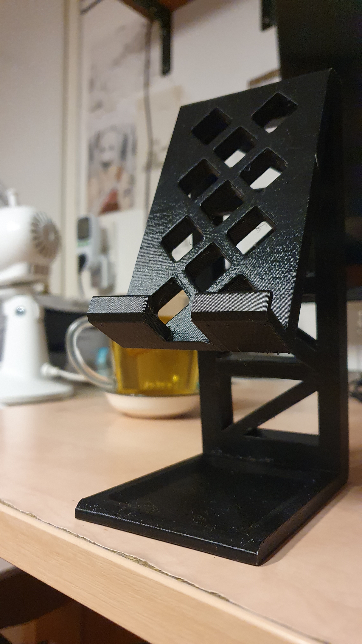 Phone holder mount (improved & optimized) by LetMeDwight | Download ...