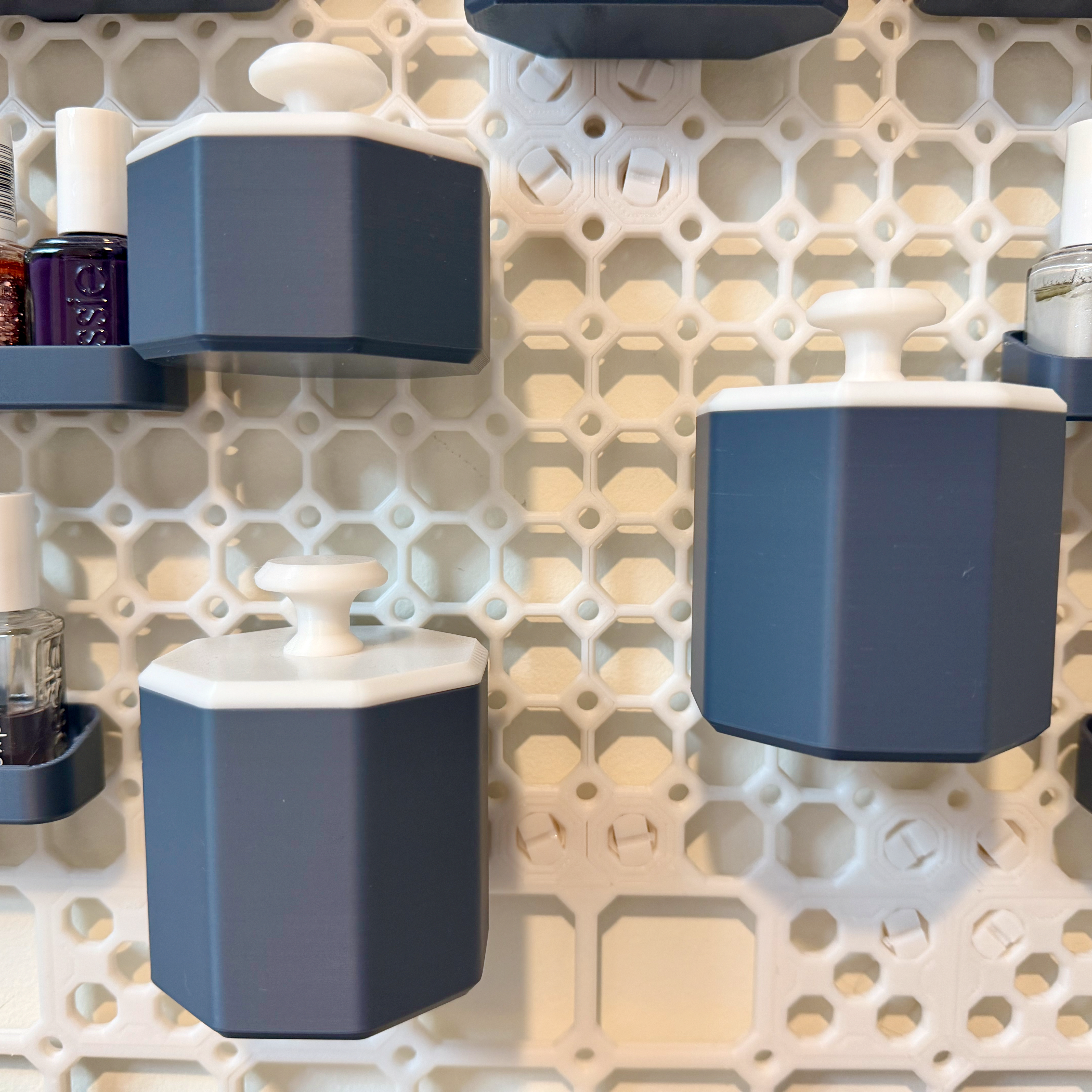 Multiboard Bathroom Storage Cup with Lid 3D model