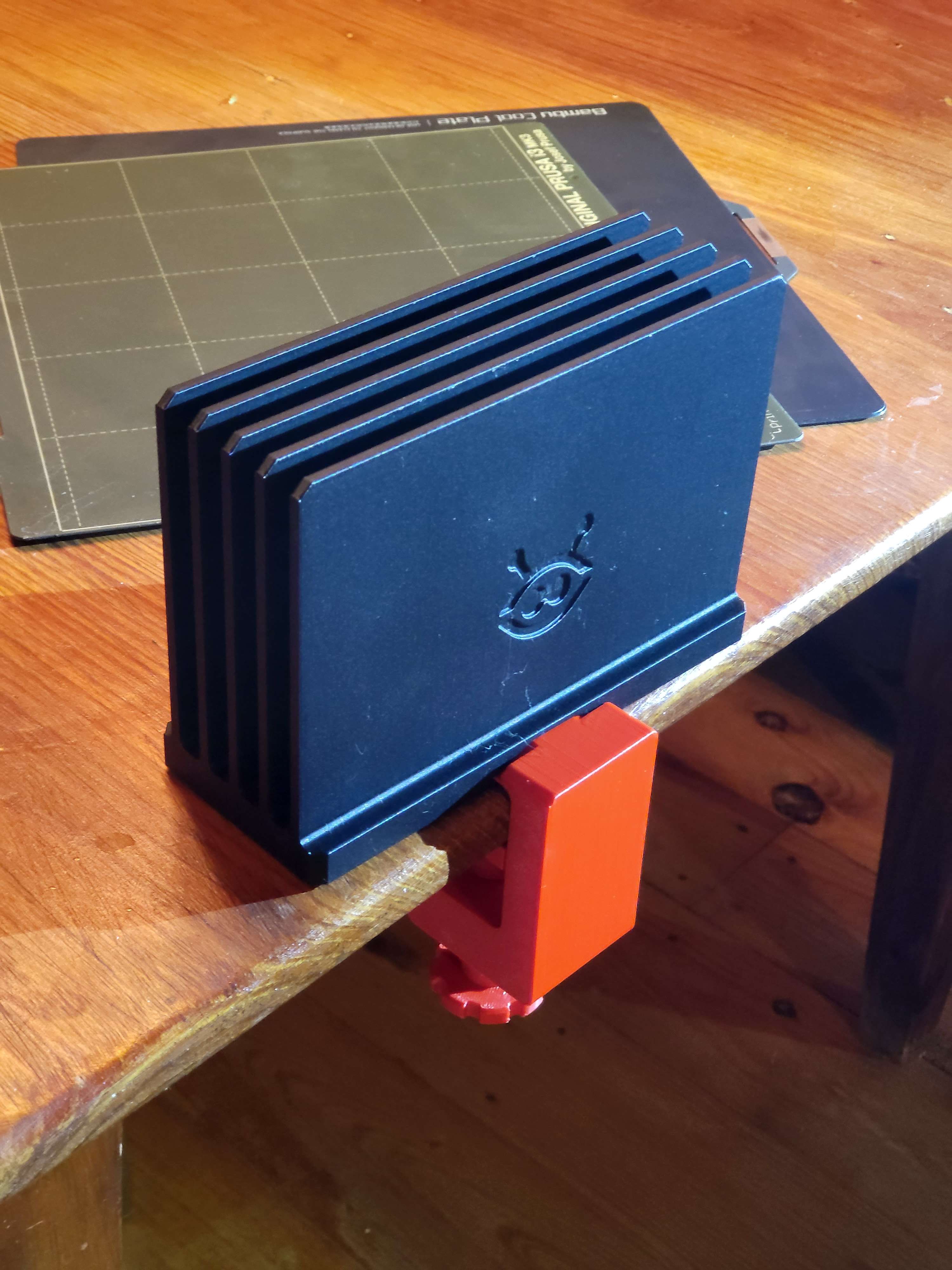 Build plate holder with clamp by Chipp Walters Download free STL