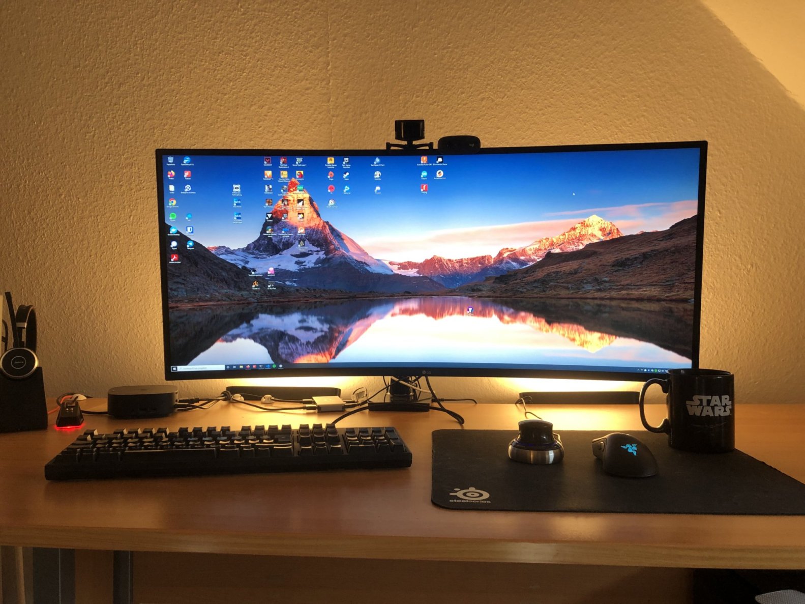 Philips Hue White and Color Ambiance Play Lightbar Arm by Sven ...