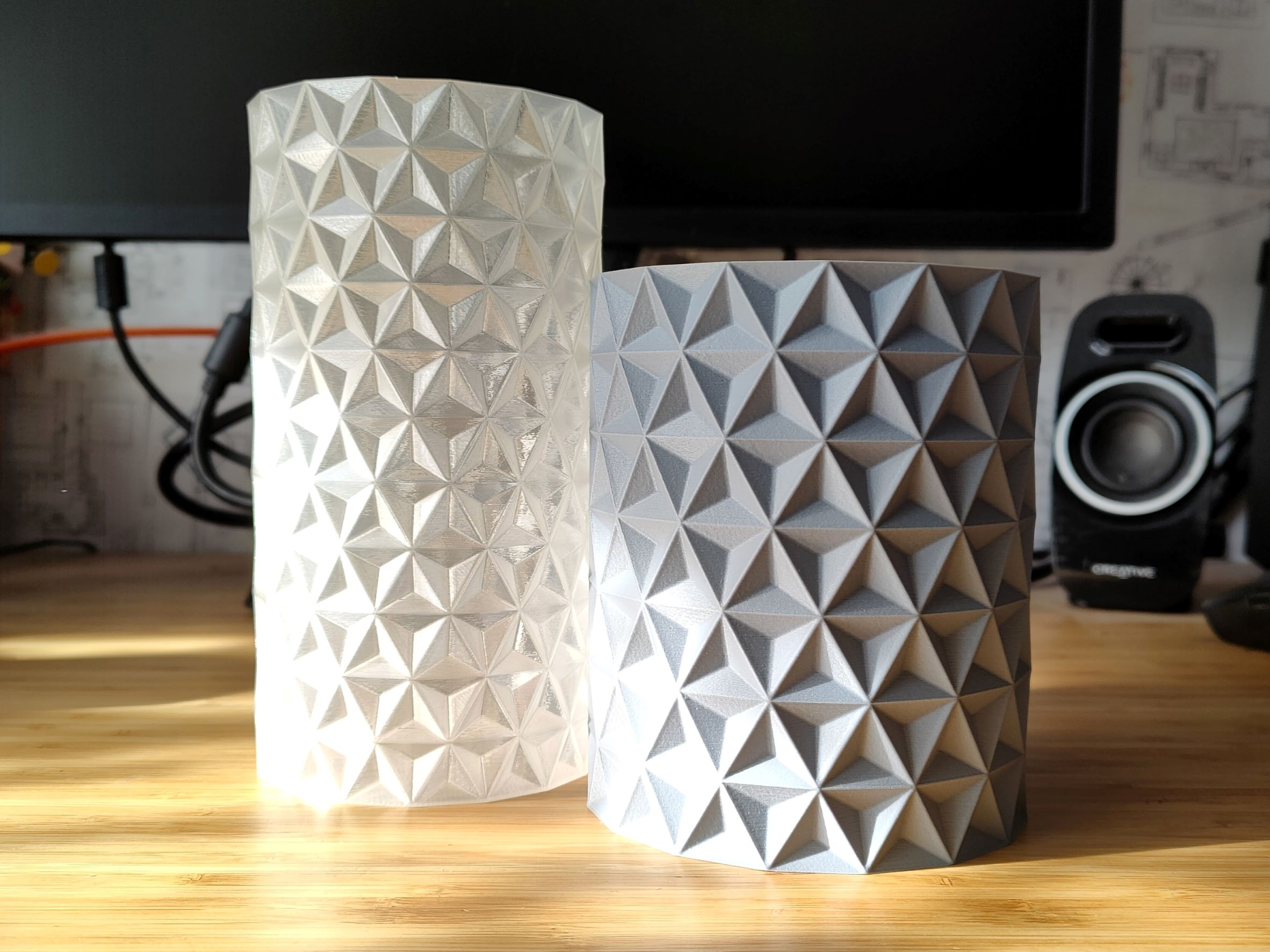 Tradicional Triangle short and tall Vase - vase mode print