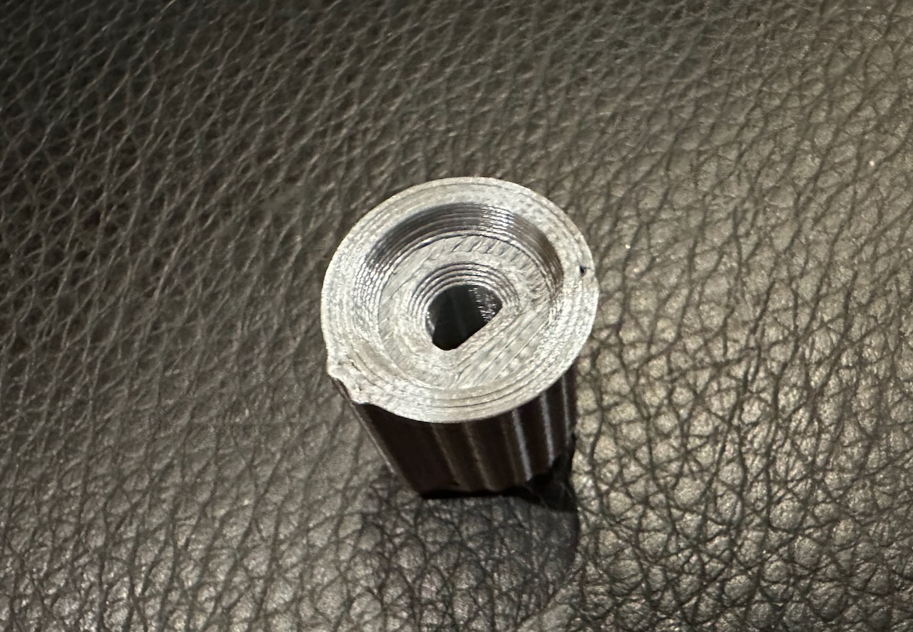 Potentiometer knob with an axis diameter of 4 mm by zdenekGGS Download free STL model