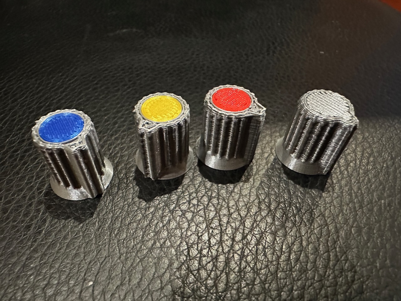 Potentiometer knob with an axis diameter of 4 mm by zdenekGGS Download free STL model