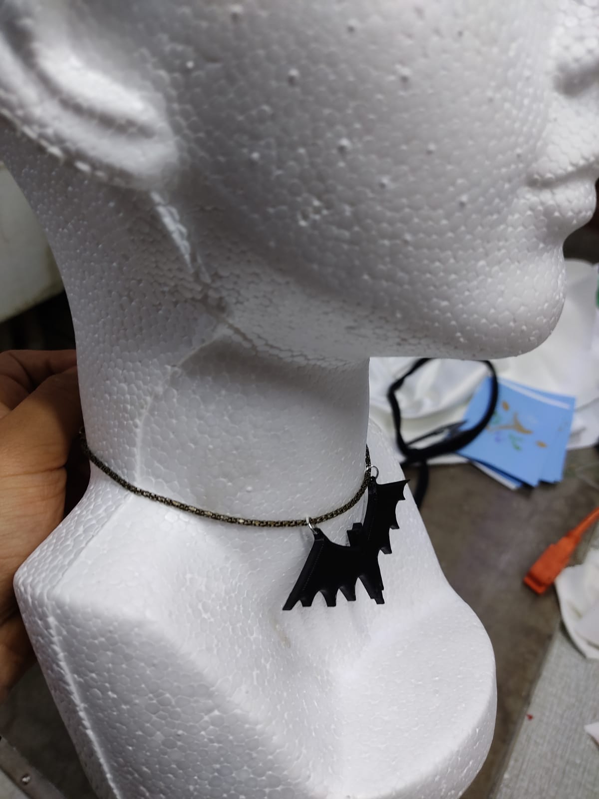 Yarasa Kolye (Sadece Plastik Aparattır!!!) Yarasa Kolye (Sadece Plastik Aparattır!!!)