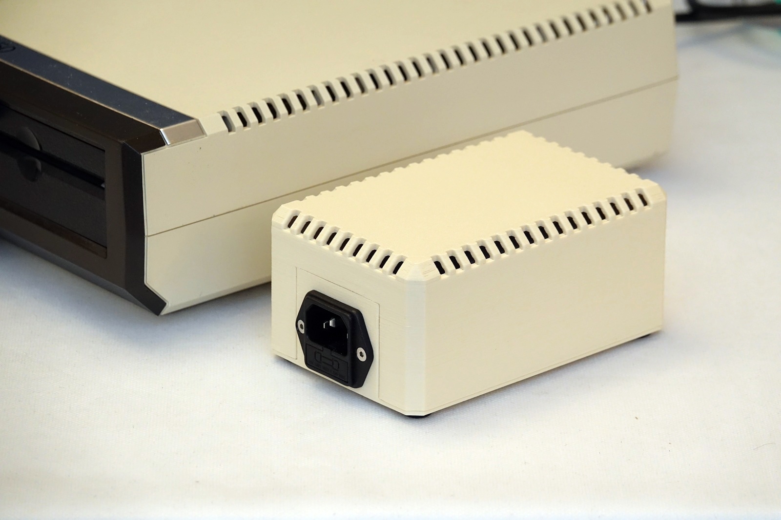 Atari 1050 (XF551) floppy PSU Case