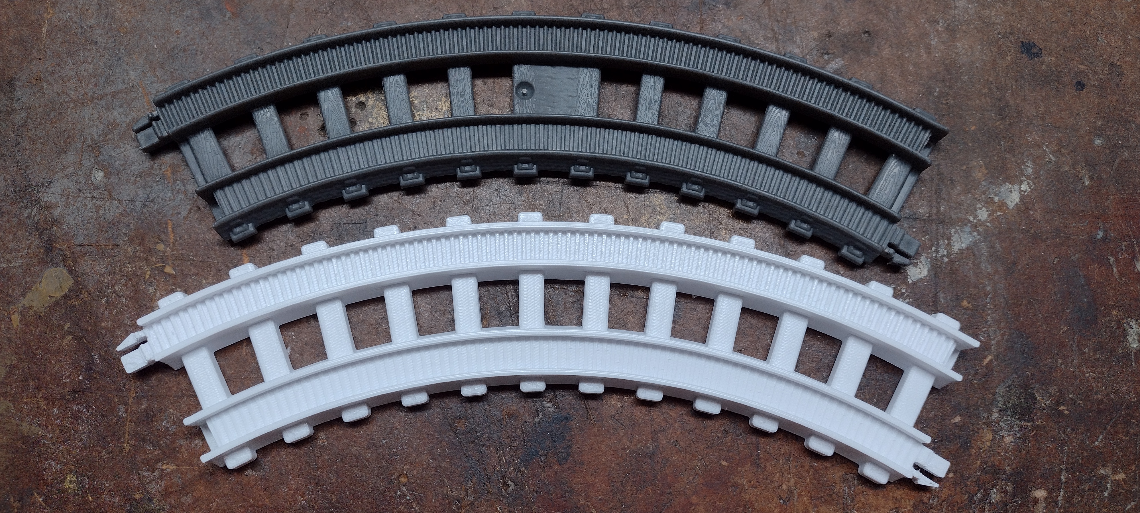 Curved train track section