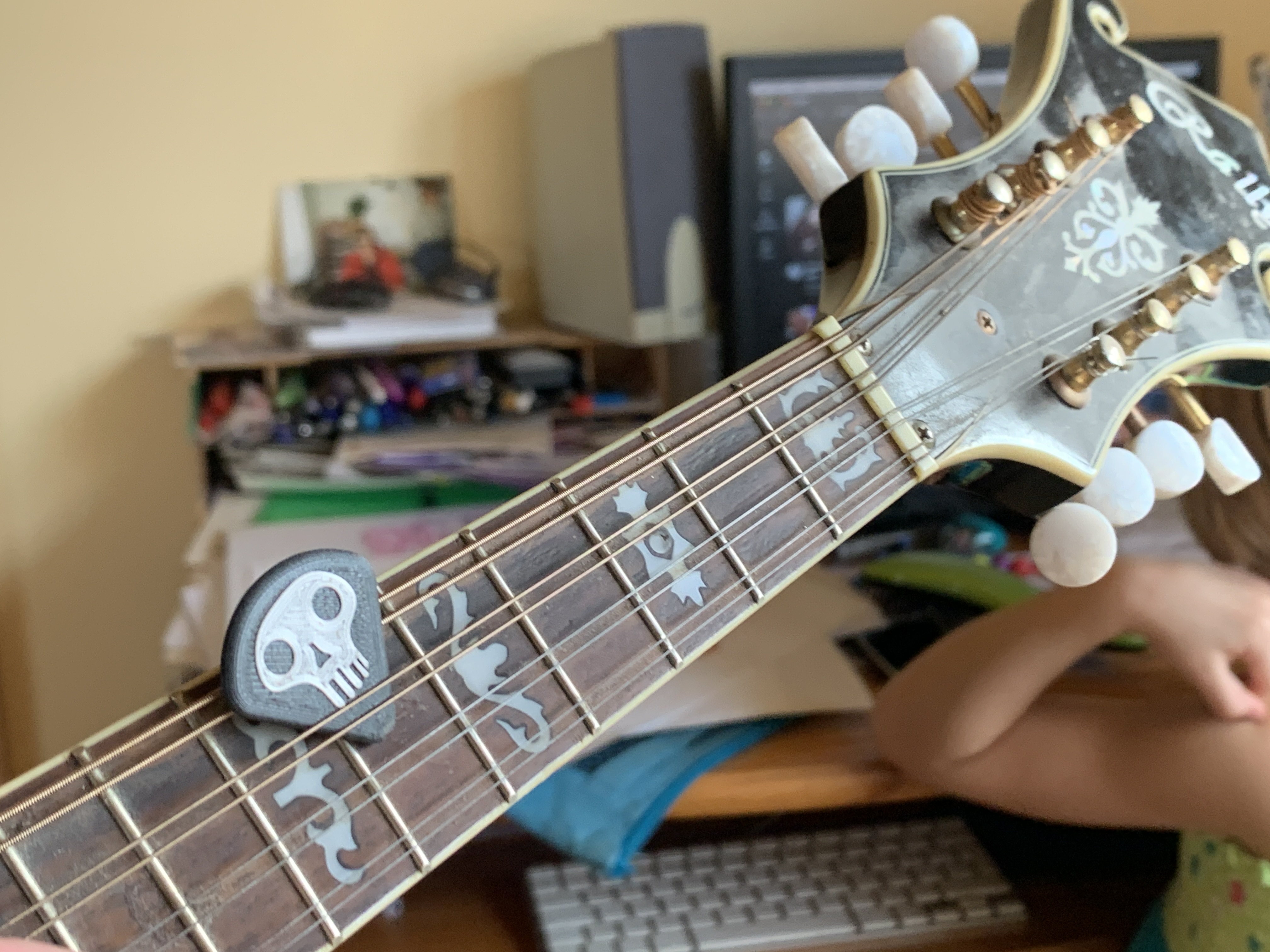 Halloween mandolin / Guitar Pick by pLfuego Download free STL model