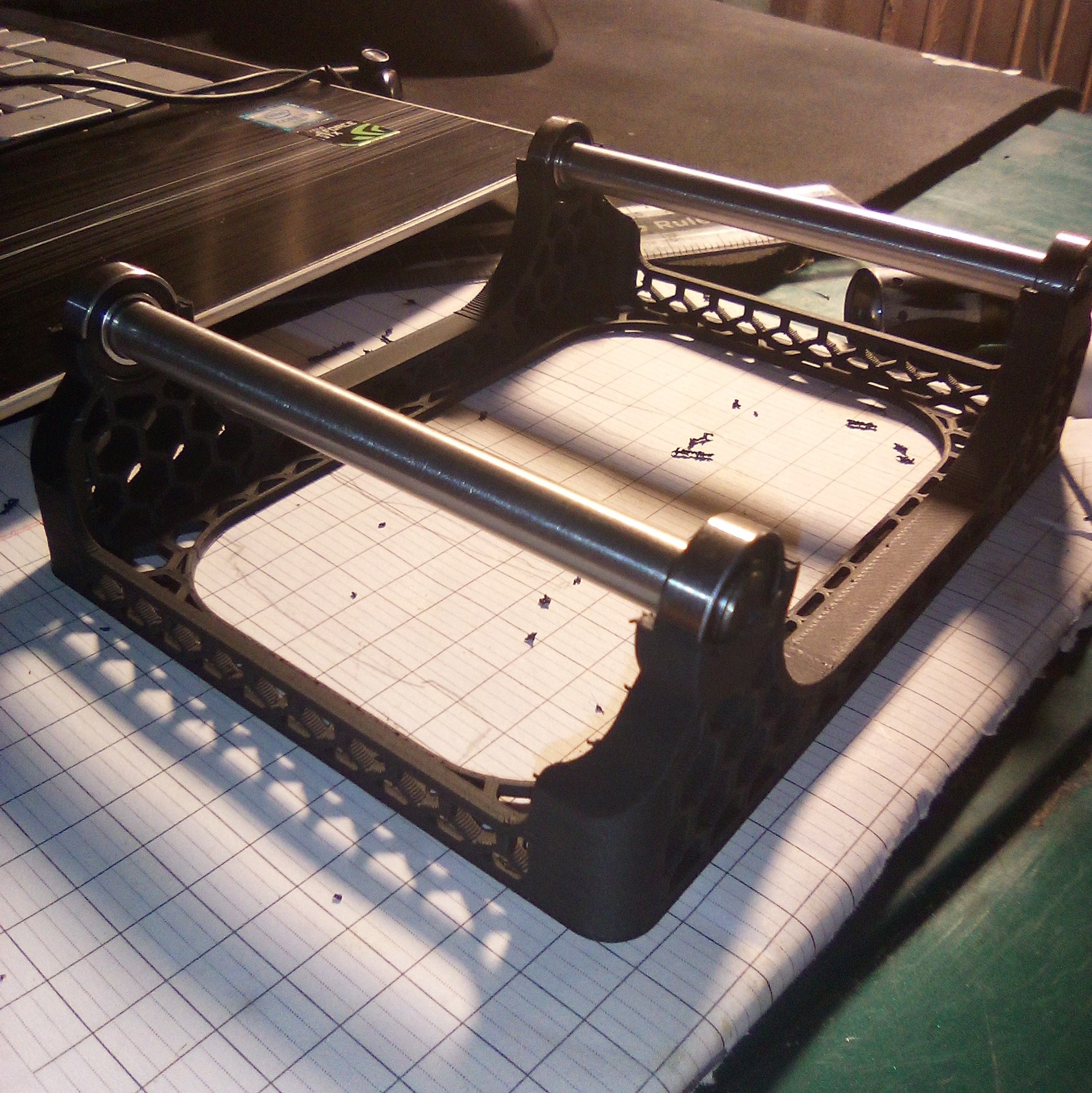 Honeycomb filament roller