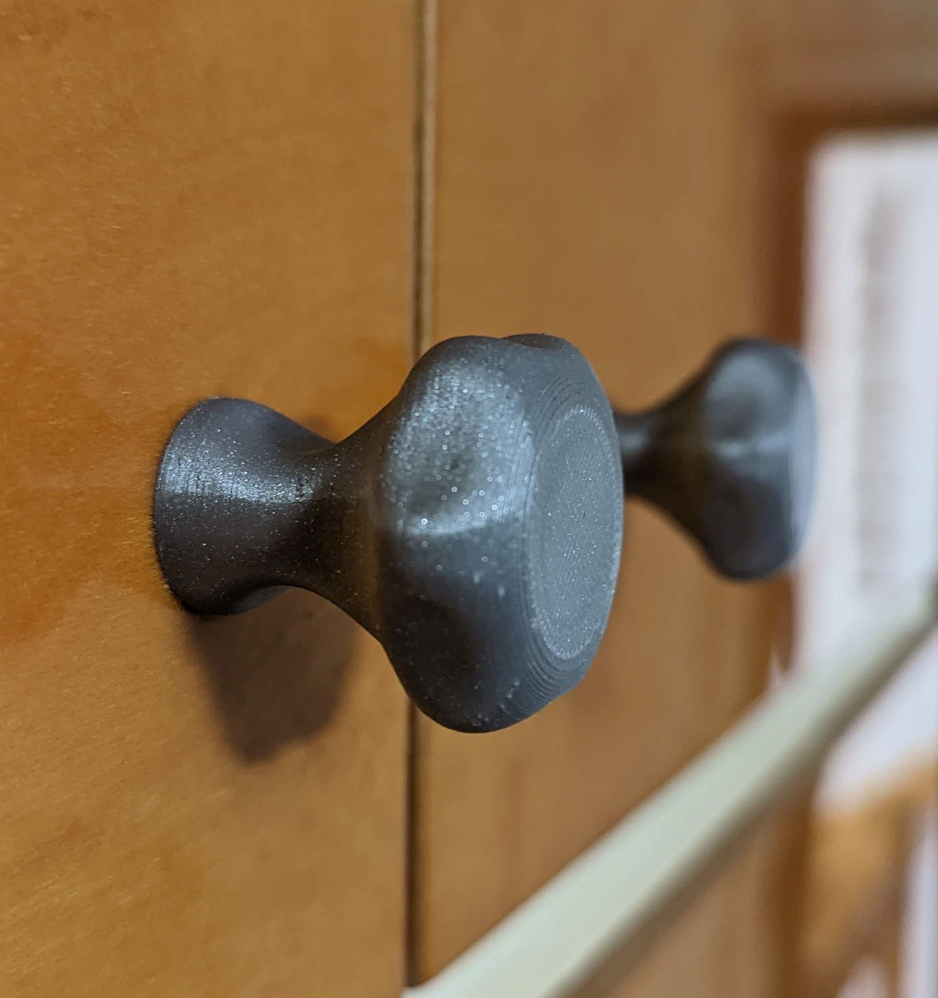 Ergonomic cabinet knob / Úchyt na nábytek