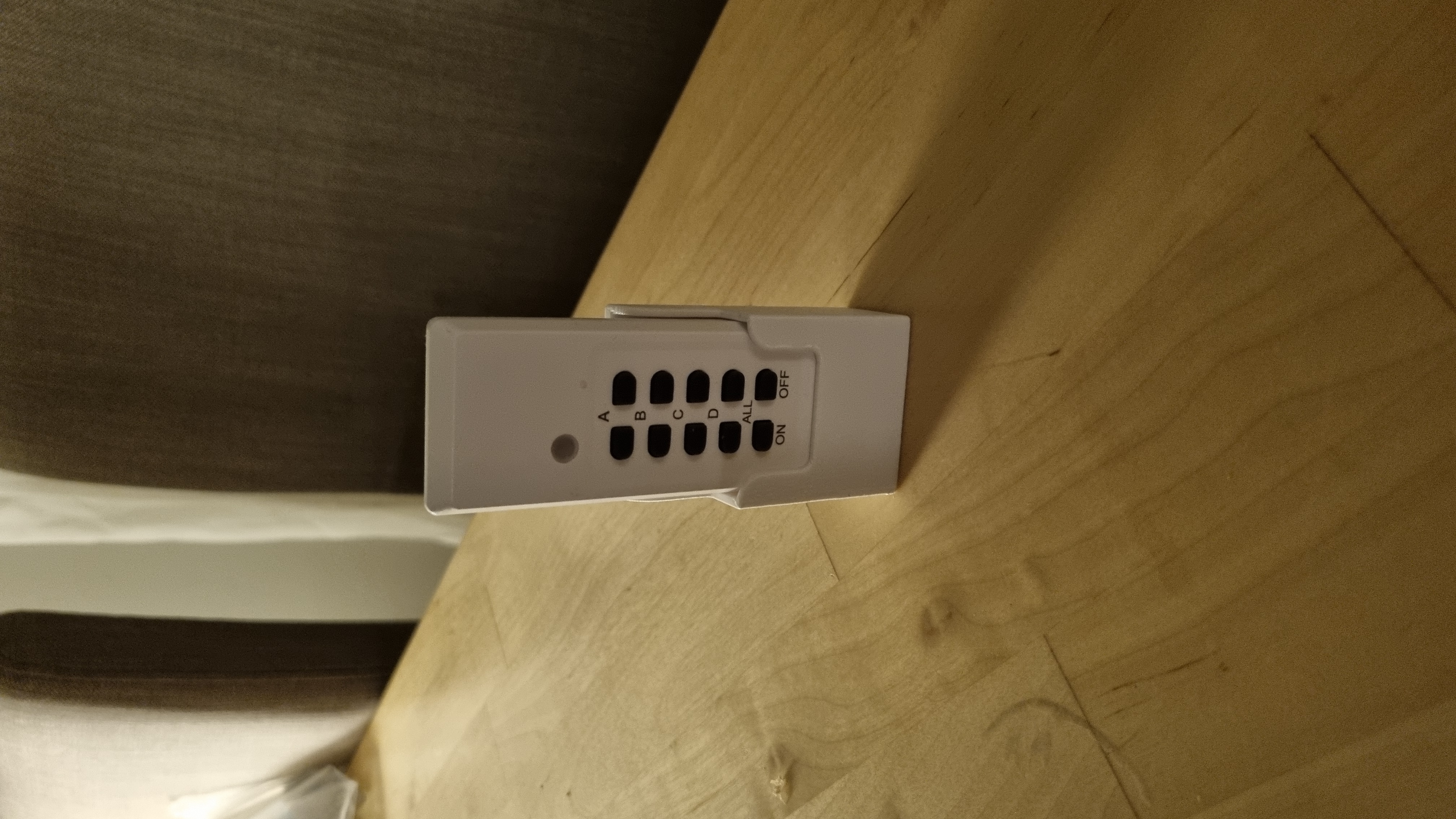 Miniatura 3 do modelo 3D Wireless electrical socket remote holder