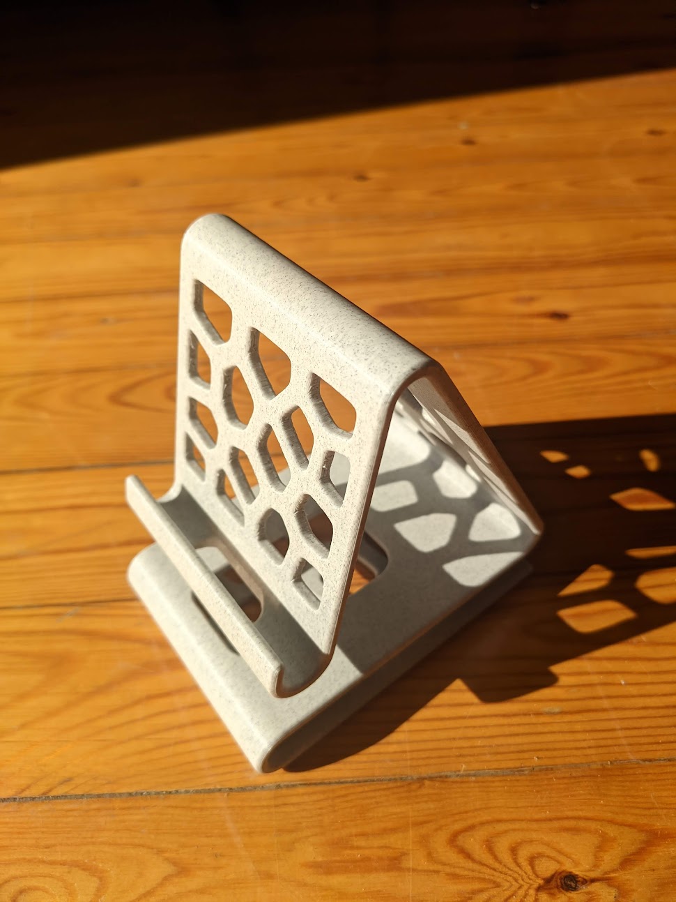 Voronoi Phone Stand