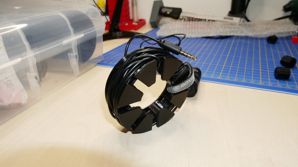 Miniatura 2 do modelo 3D DNL Cable spool/holder/organizer