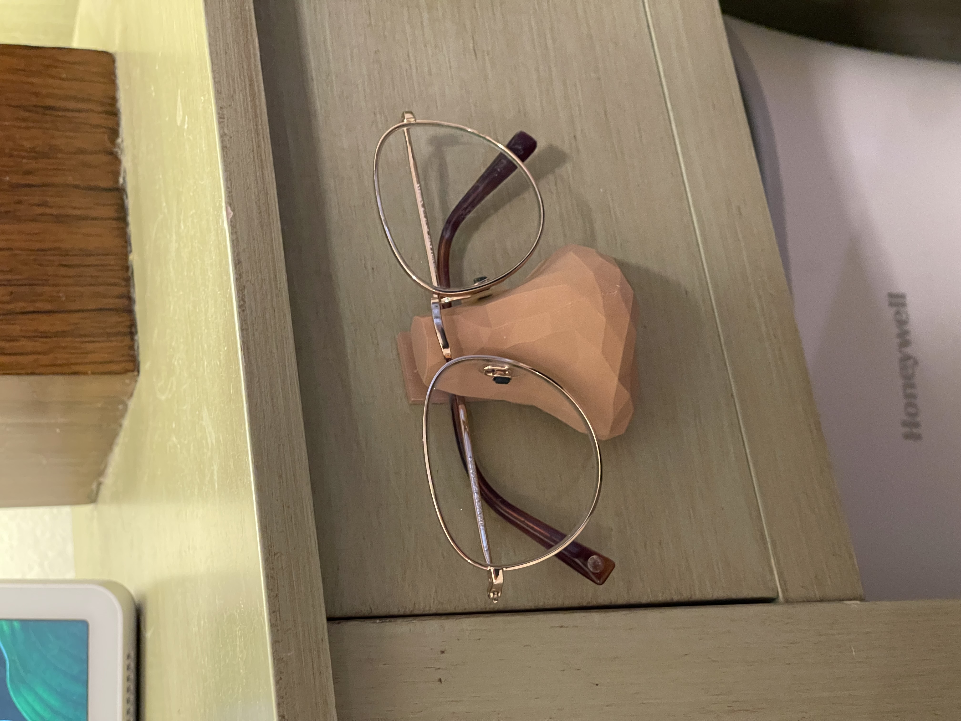 Nose Knob - For holding glasses