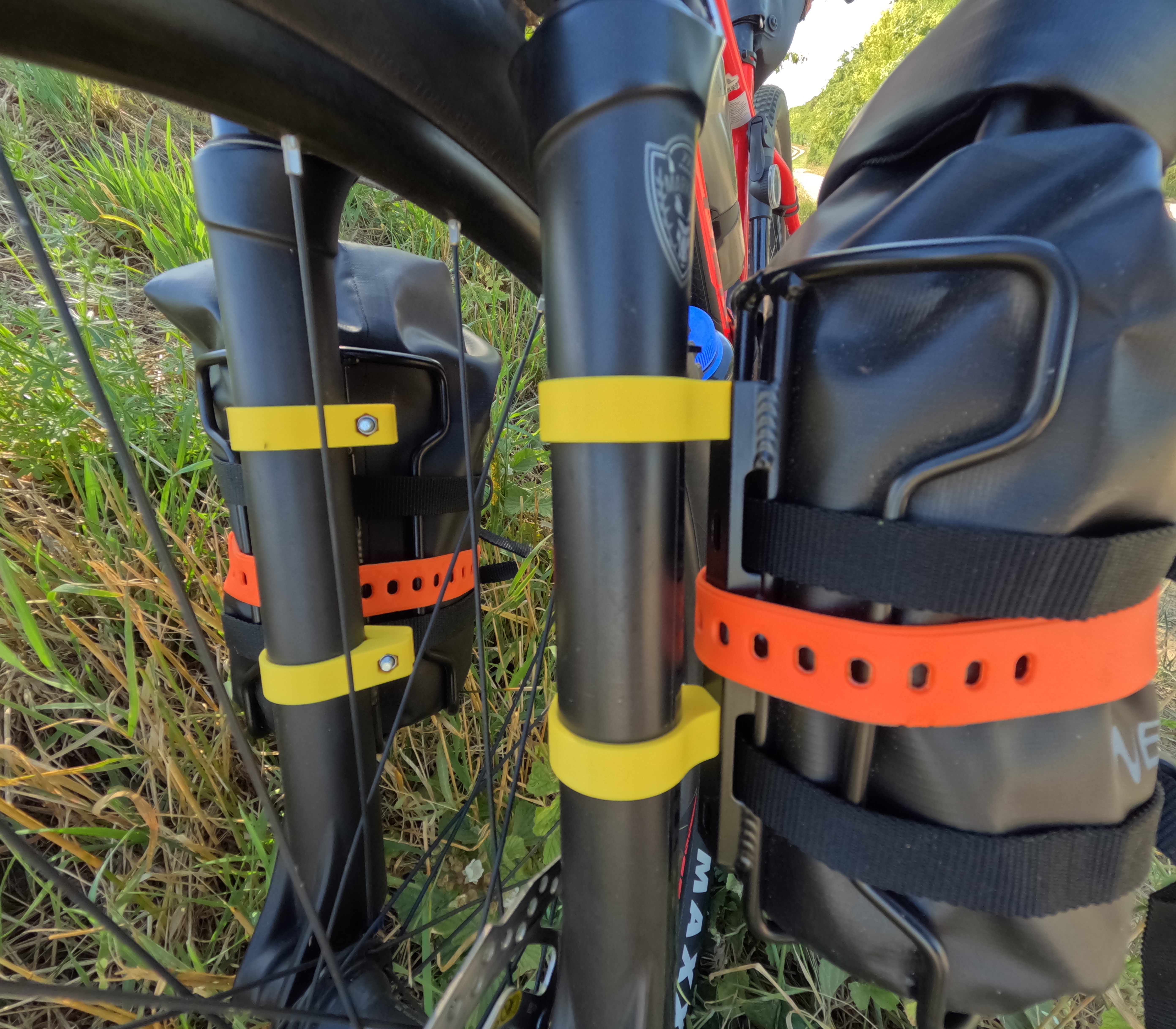 Suspension fork cage mount