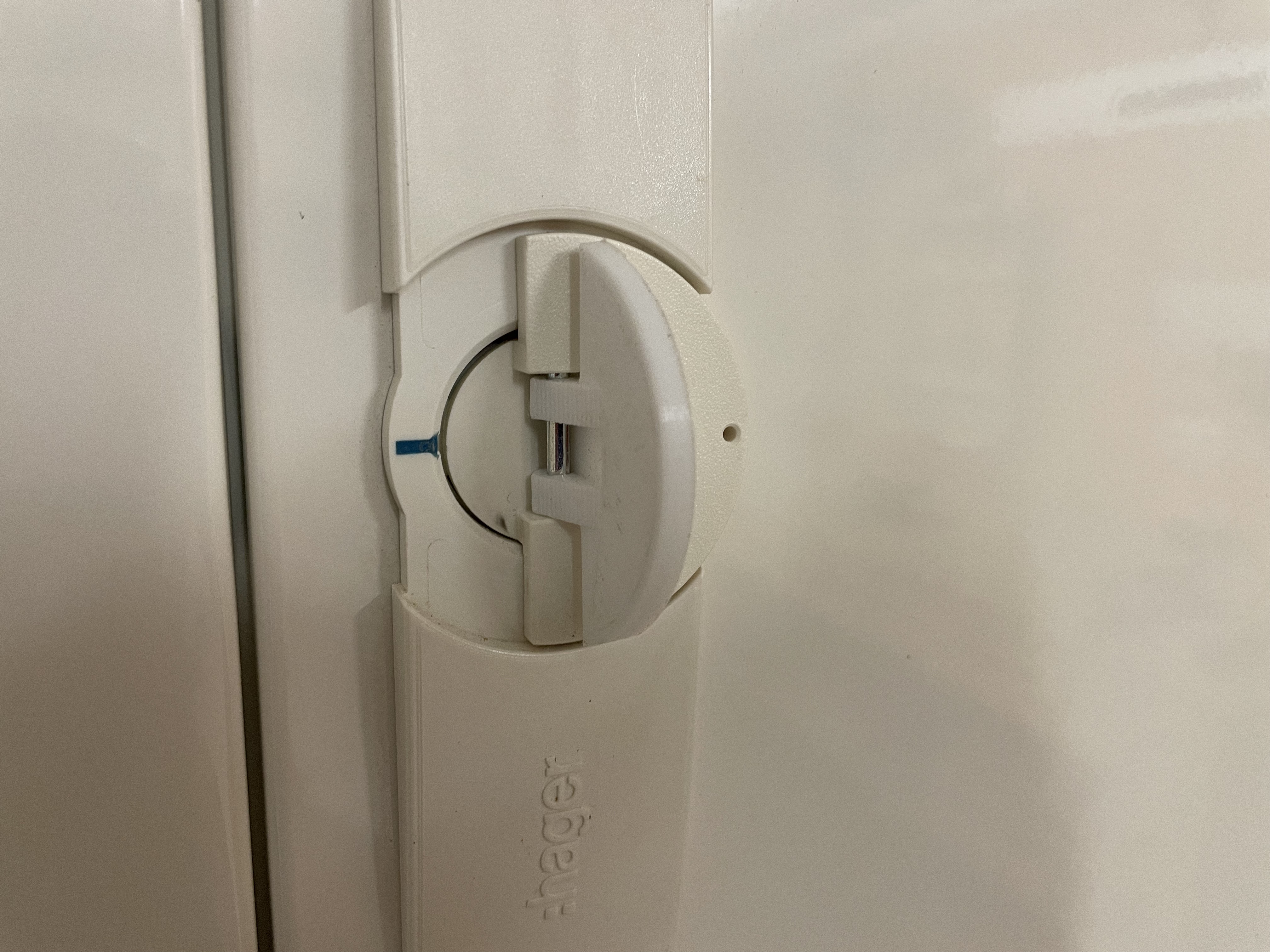 Hager distribution box "door opening mechanism"