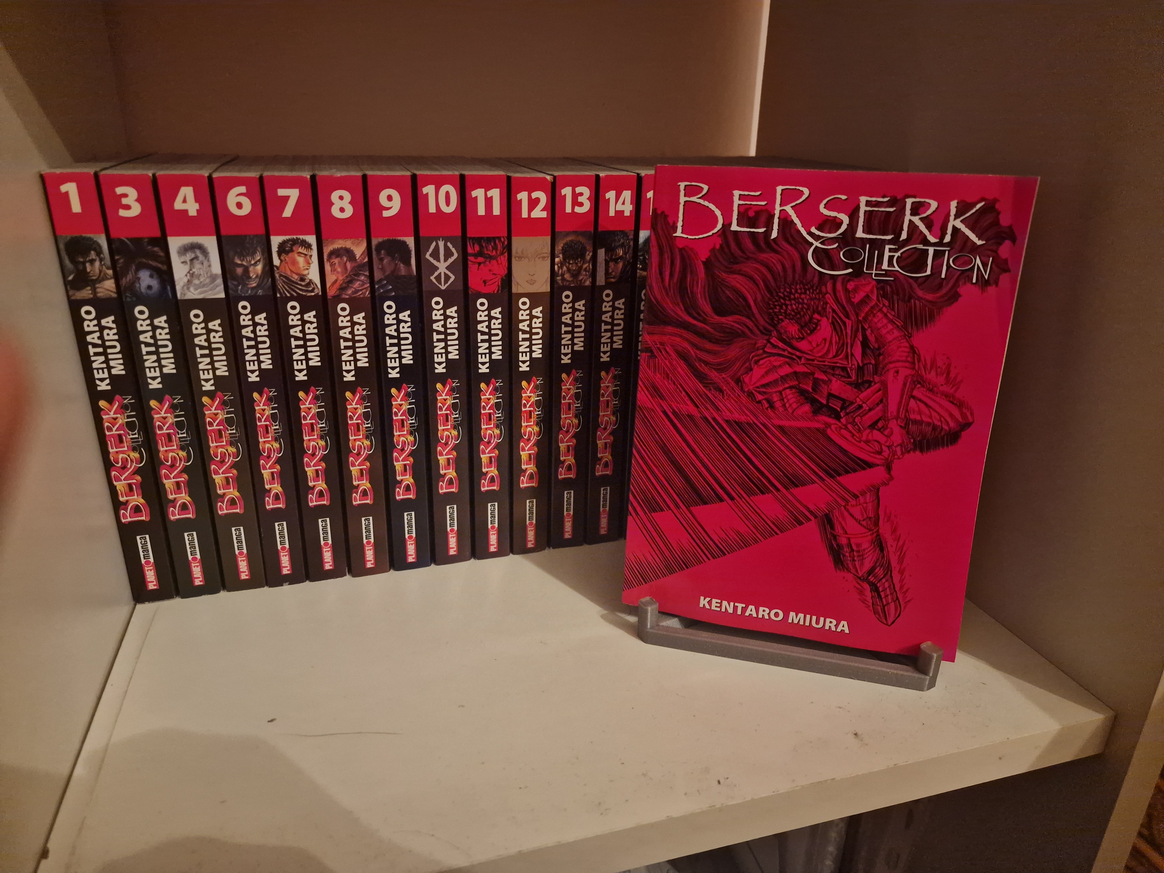 Miniatura 2 do modelo 3D Manga Comic Book Stand