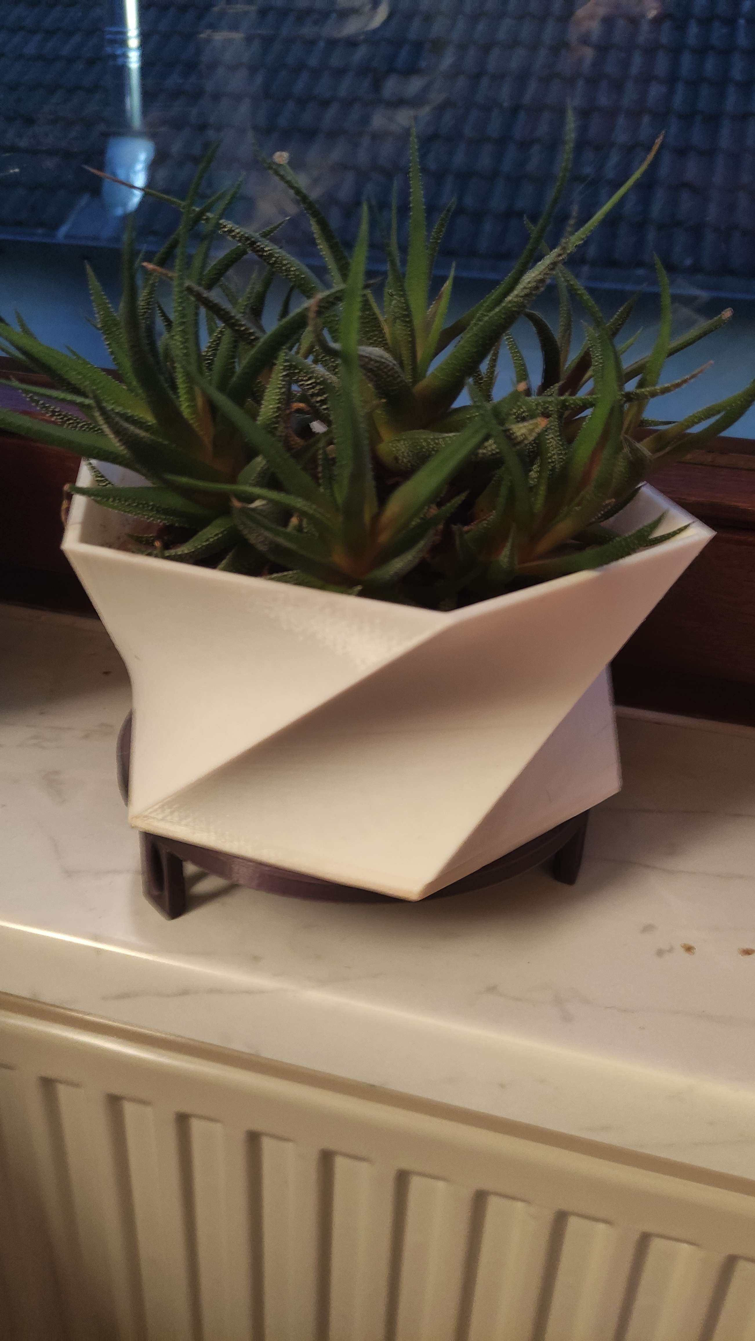 low-poly-hexagon-planter-by-umbra-download-free-stl-model