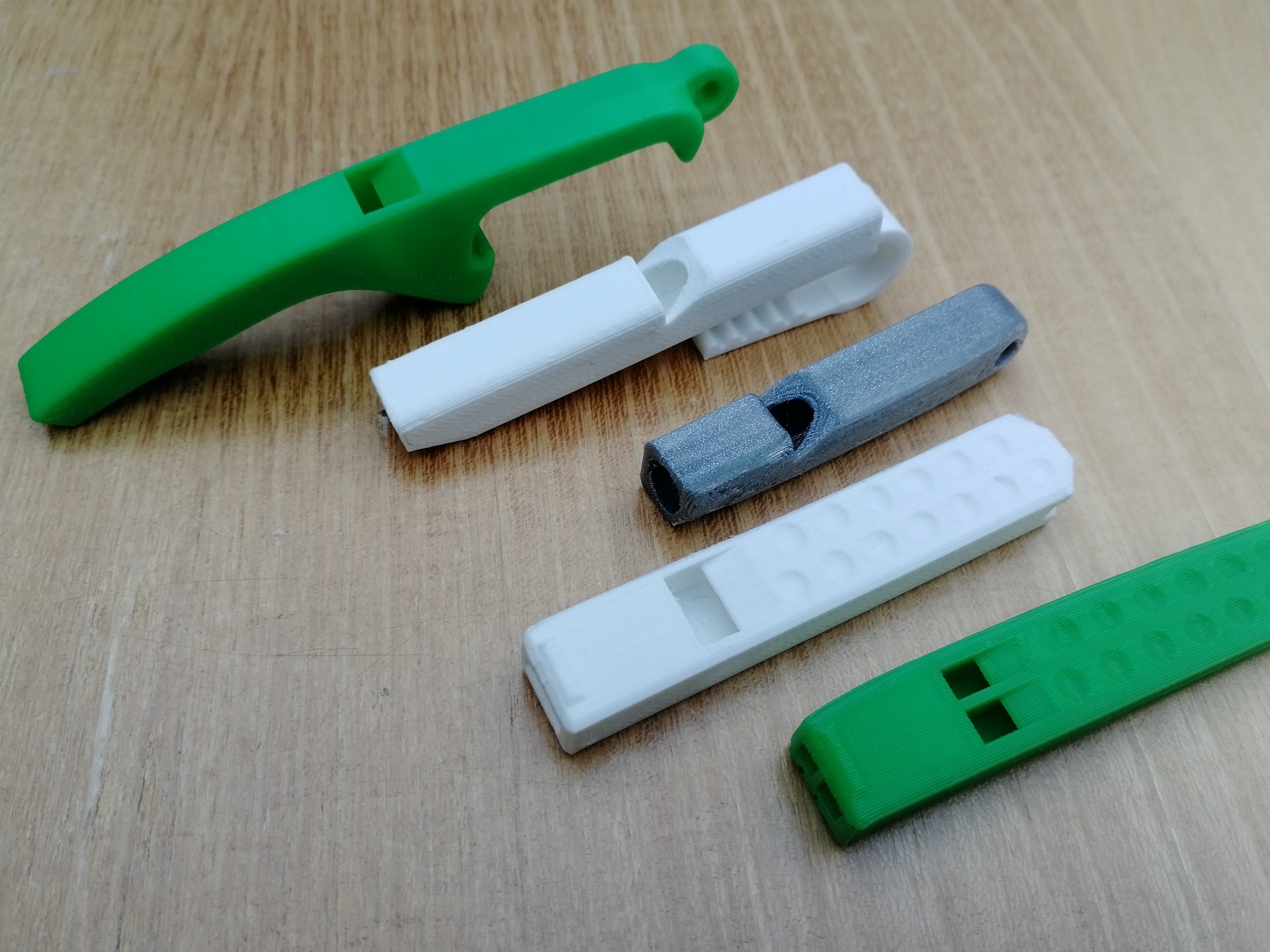 Píšťalky/ whistle