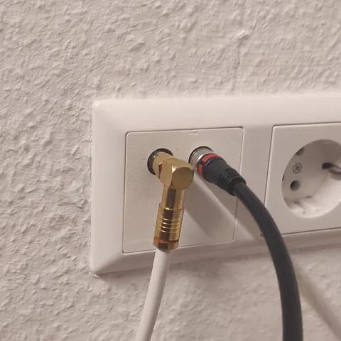 Vodafone 4 Port Cable TV Socket Cover - Germany