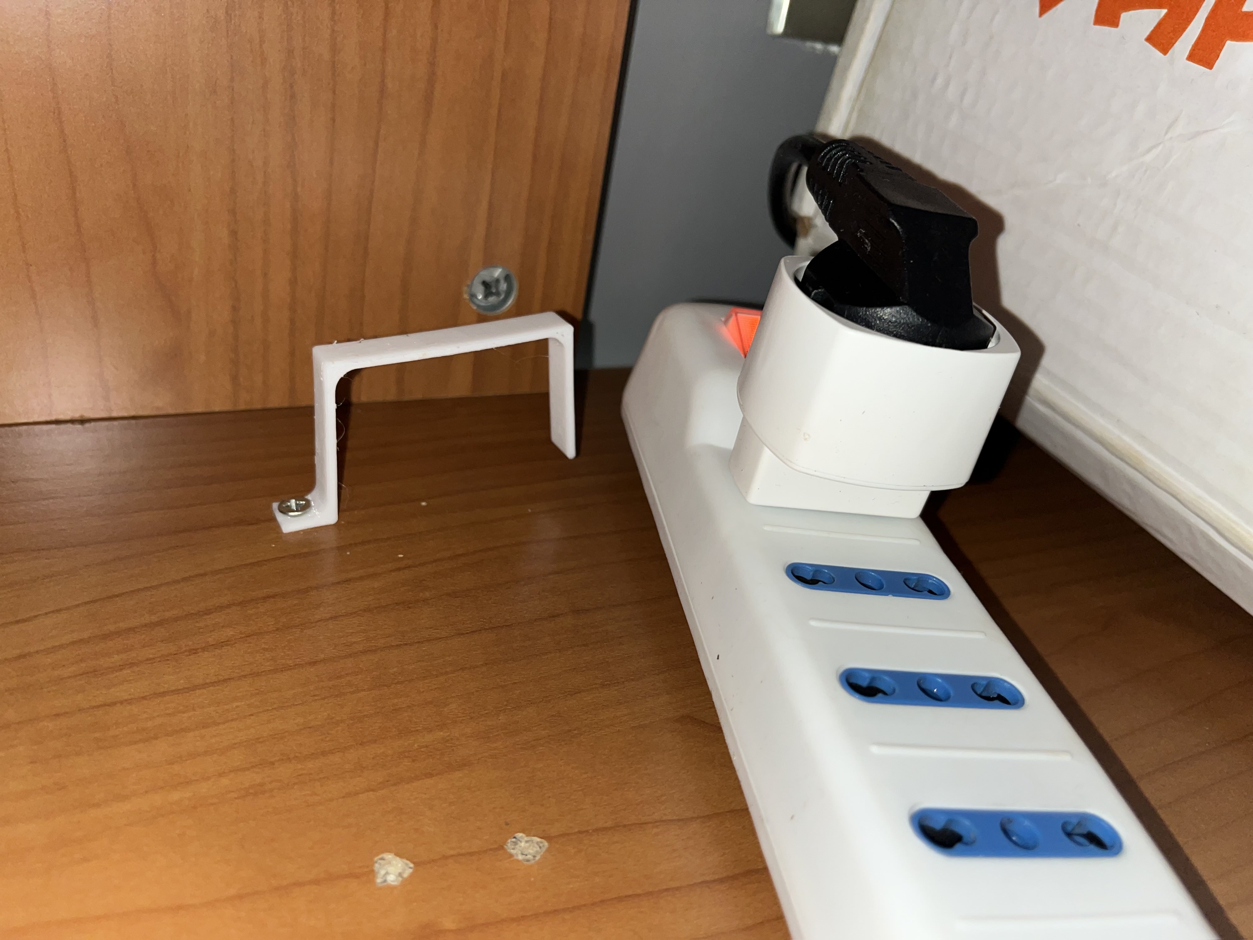 multiplug adapter holder by EA3D Download free STL model