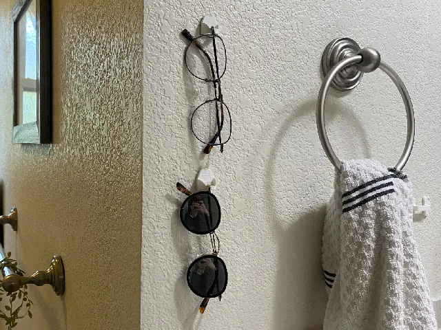 Mountable Eye Glass Holder