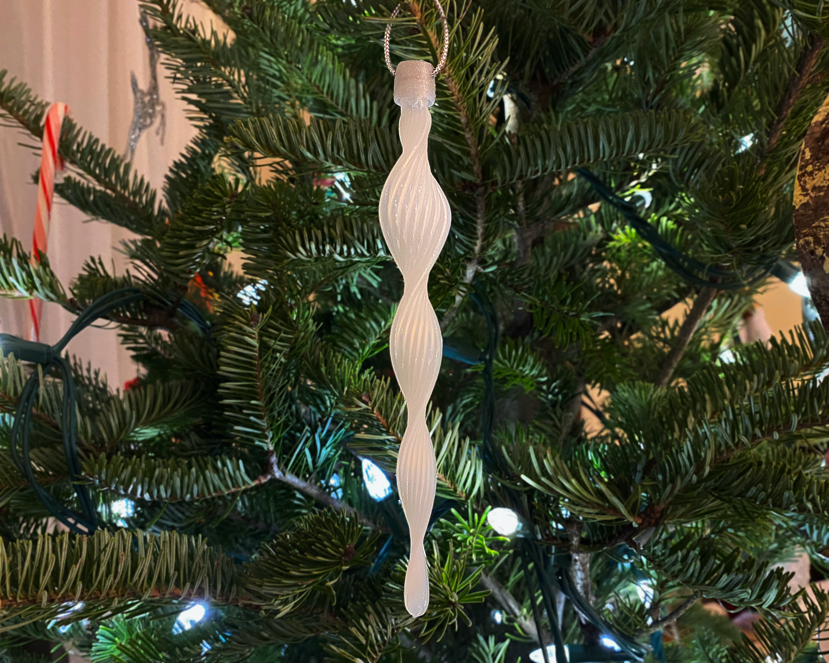 Icicle ornament ribbed line