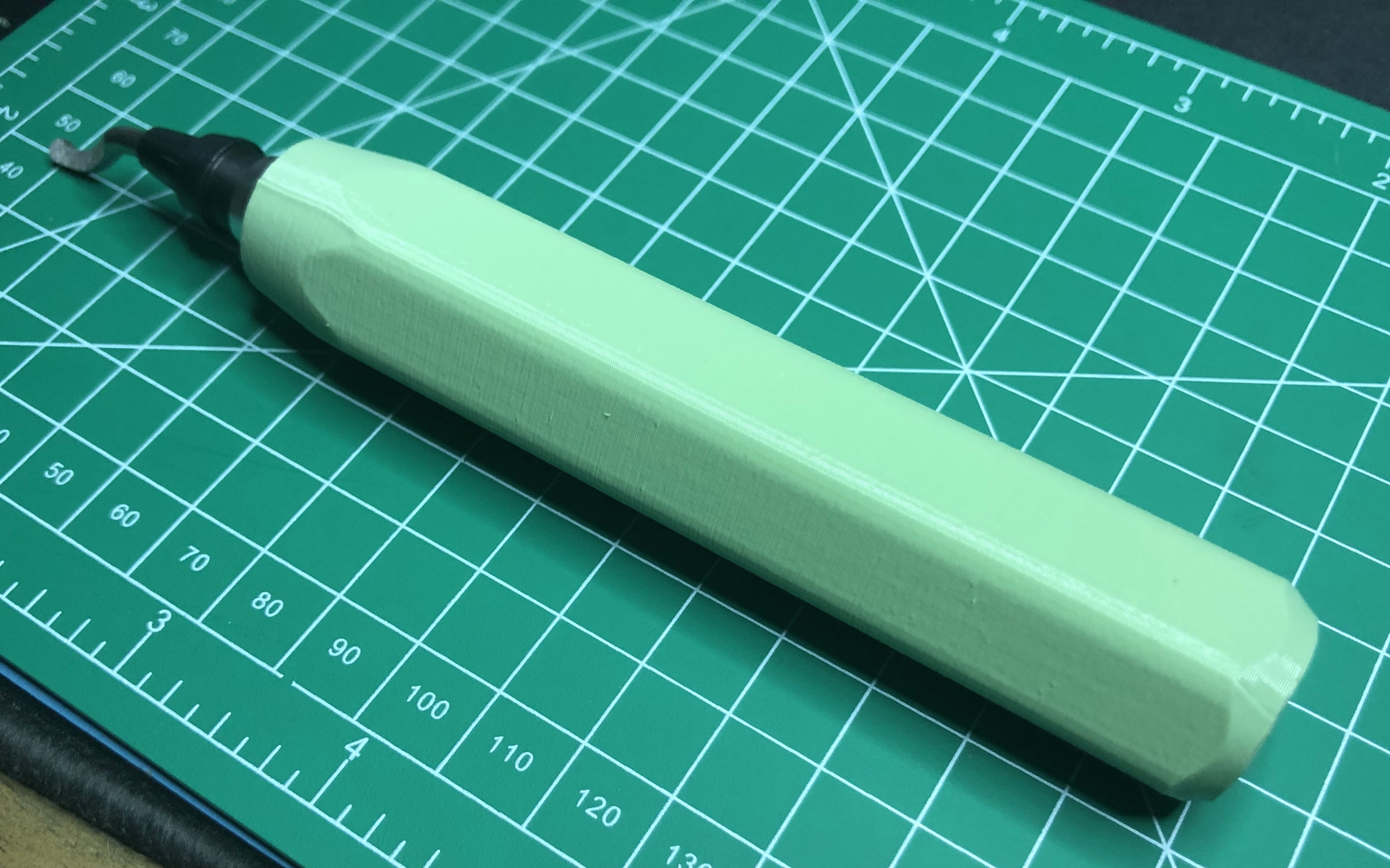 Deburr tool wider handle