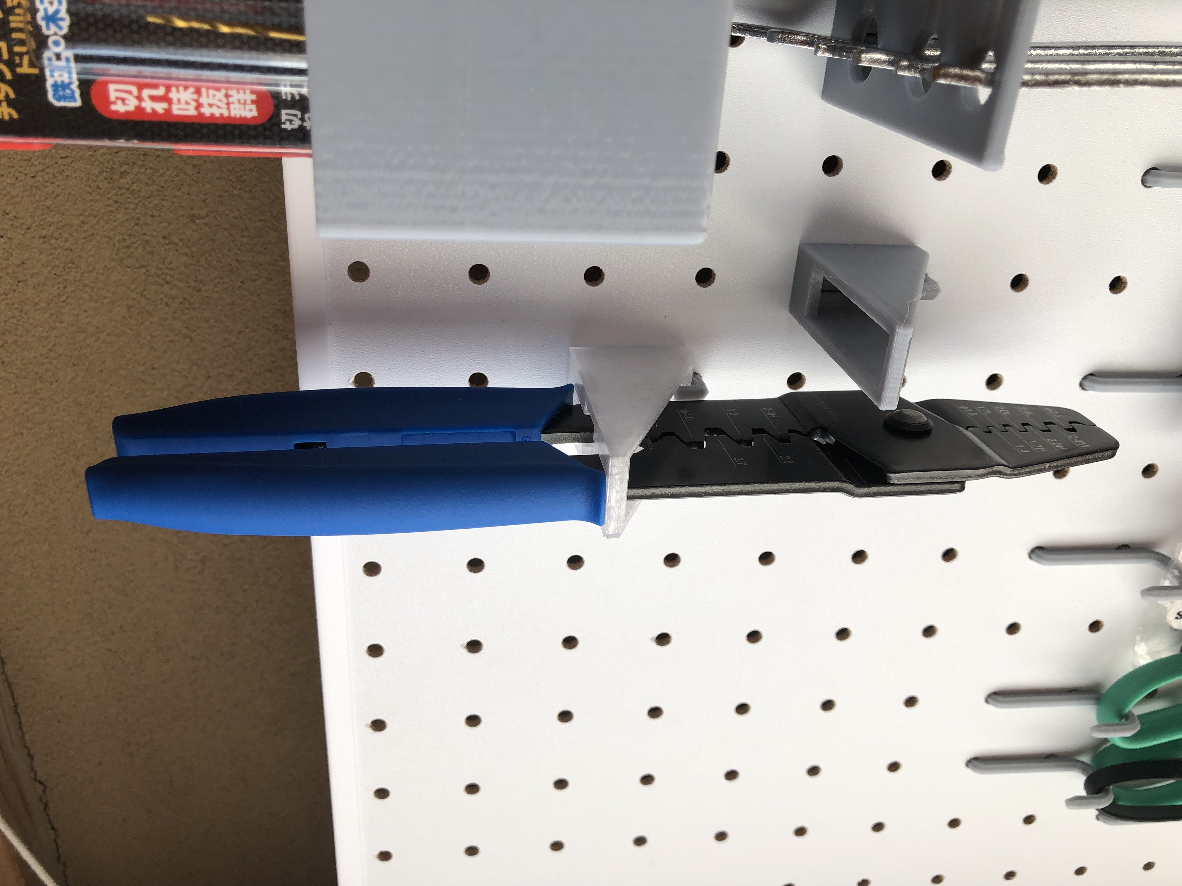 Pegboard holder for HOZAN crimping tool P-706