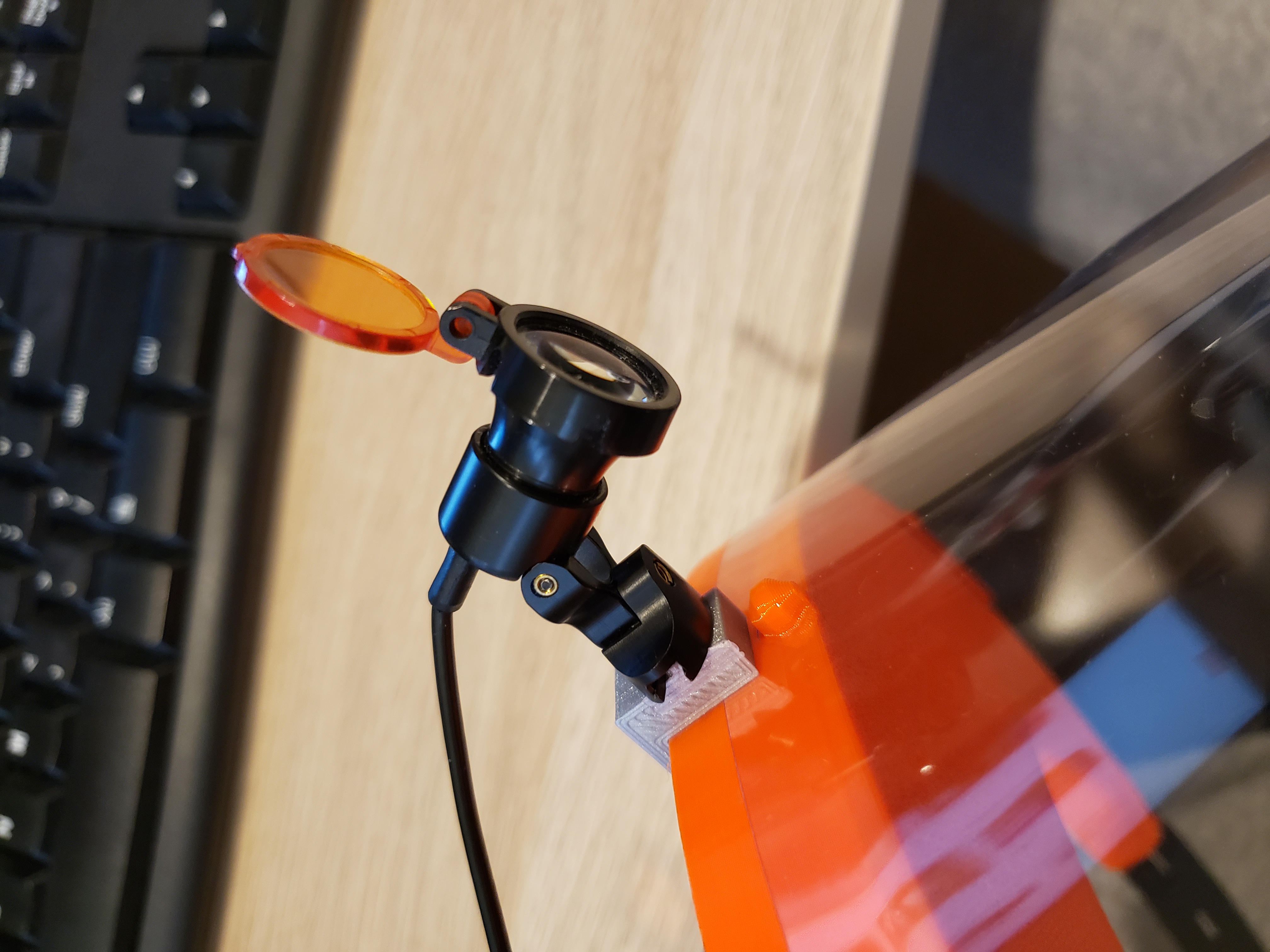 Remix of Prusa Faceshield with Q-optics light attachment — miniatura 3