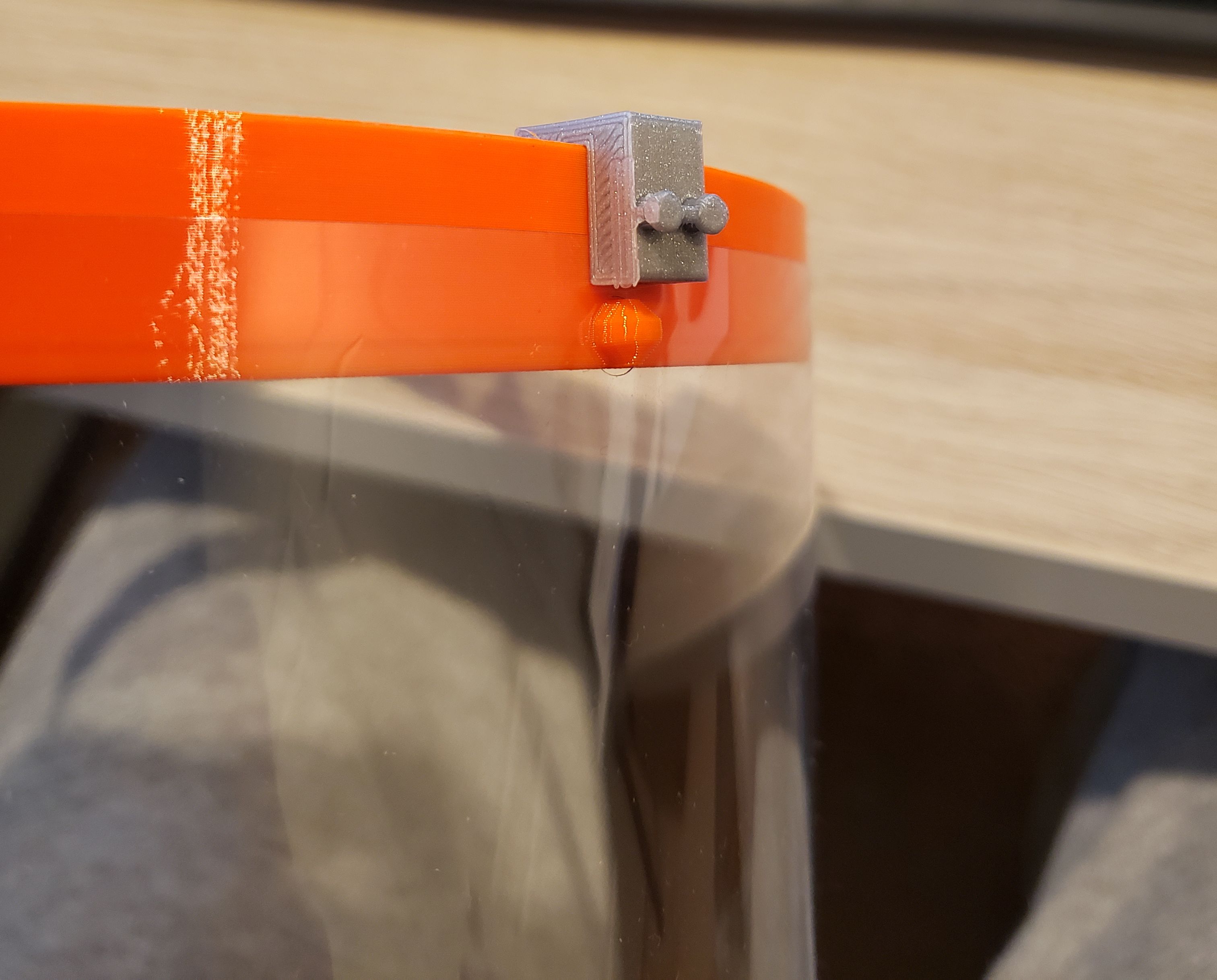 Remix of Prusa Faceshield with Qoptics light attachment by melnahass