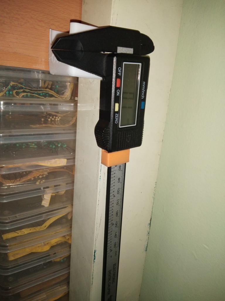 Simple caliper holder