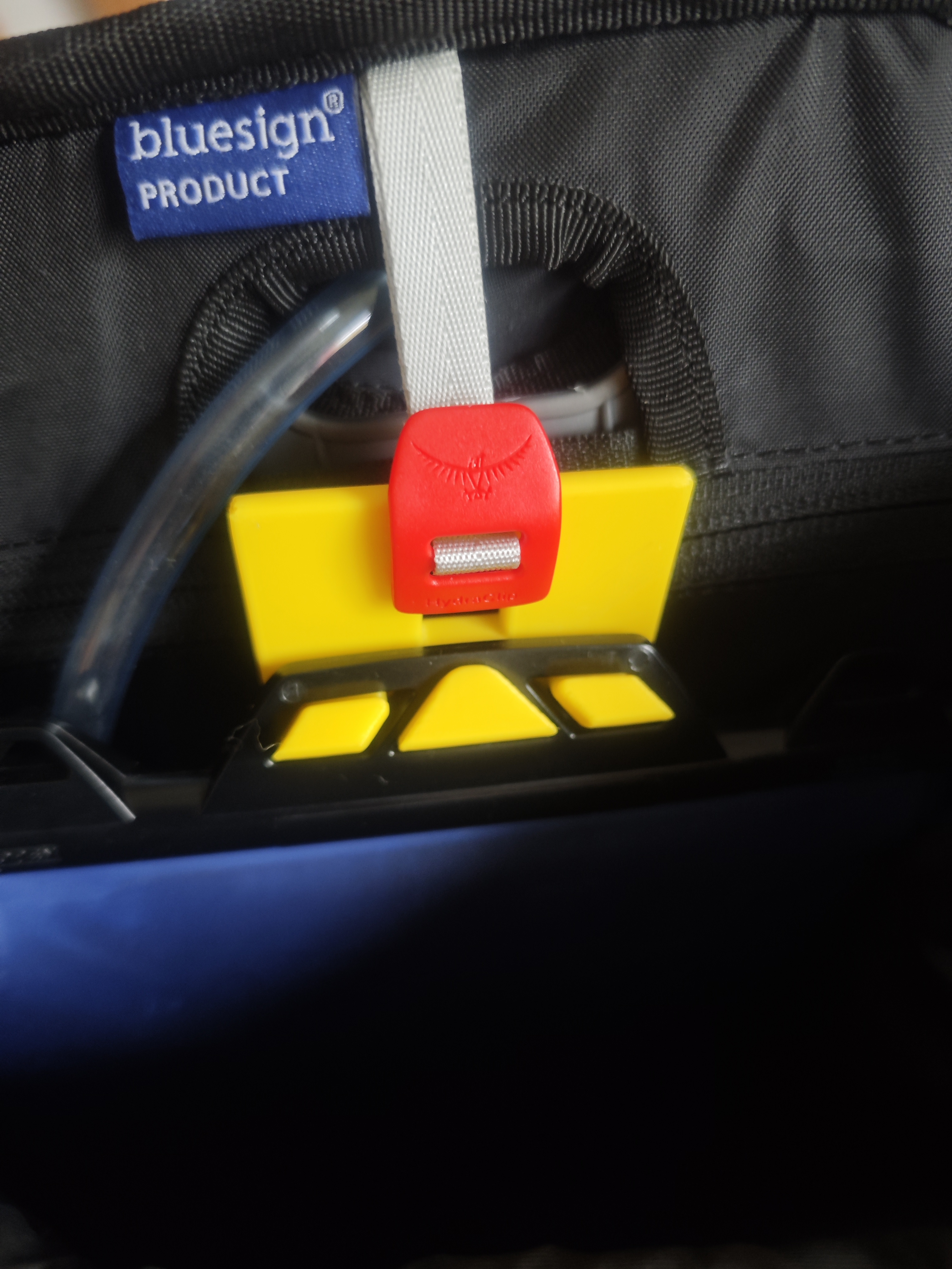 Decathlon kiprun water bladded holder for Osprey backpack