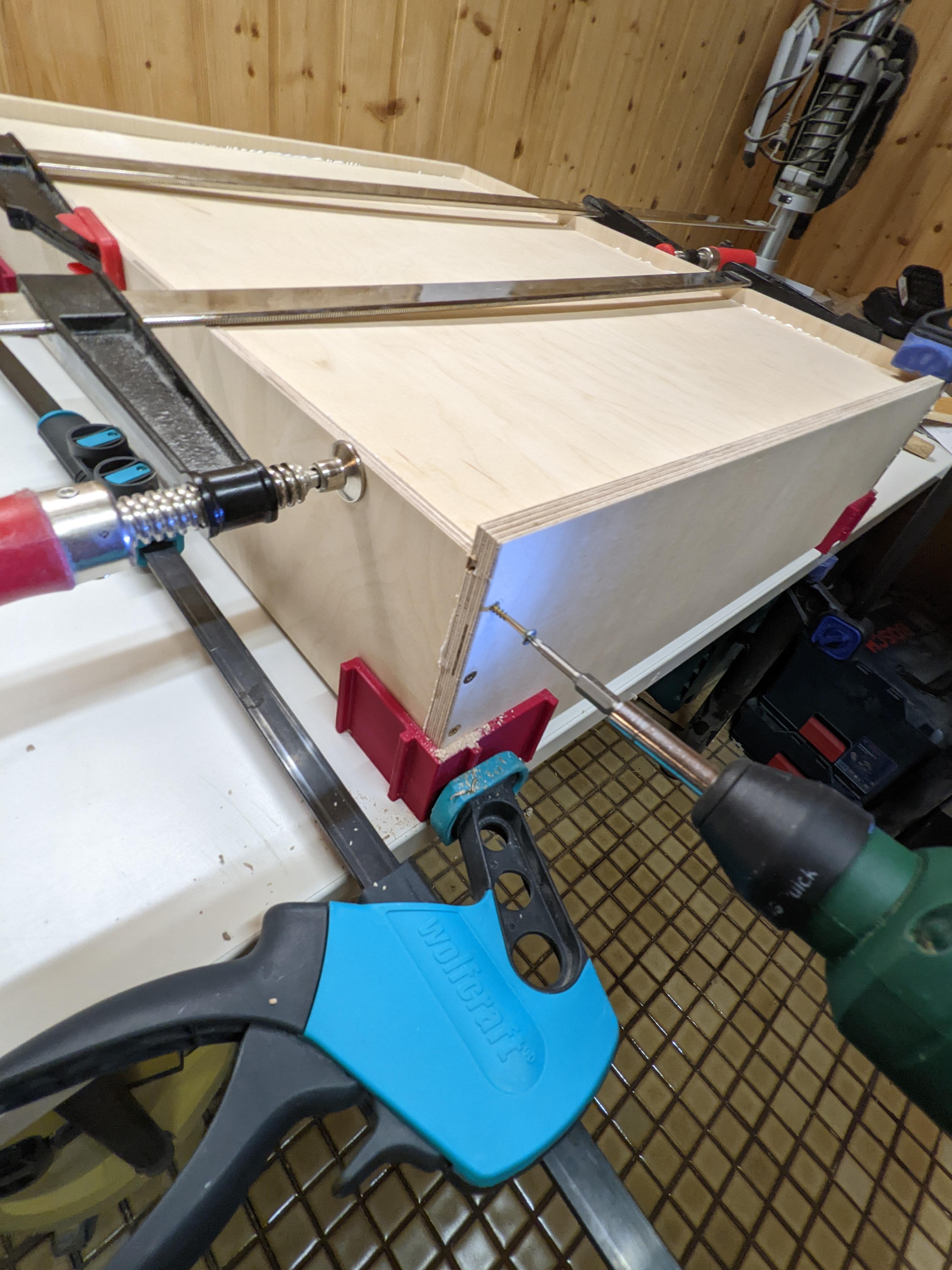 Parametric corner brace for and drawers by ImINaBAR Download