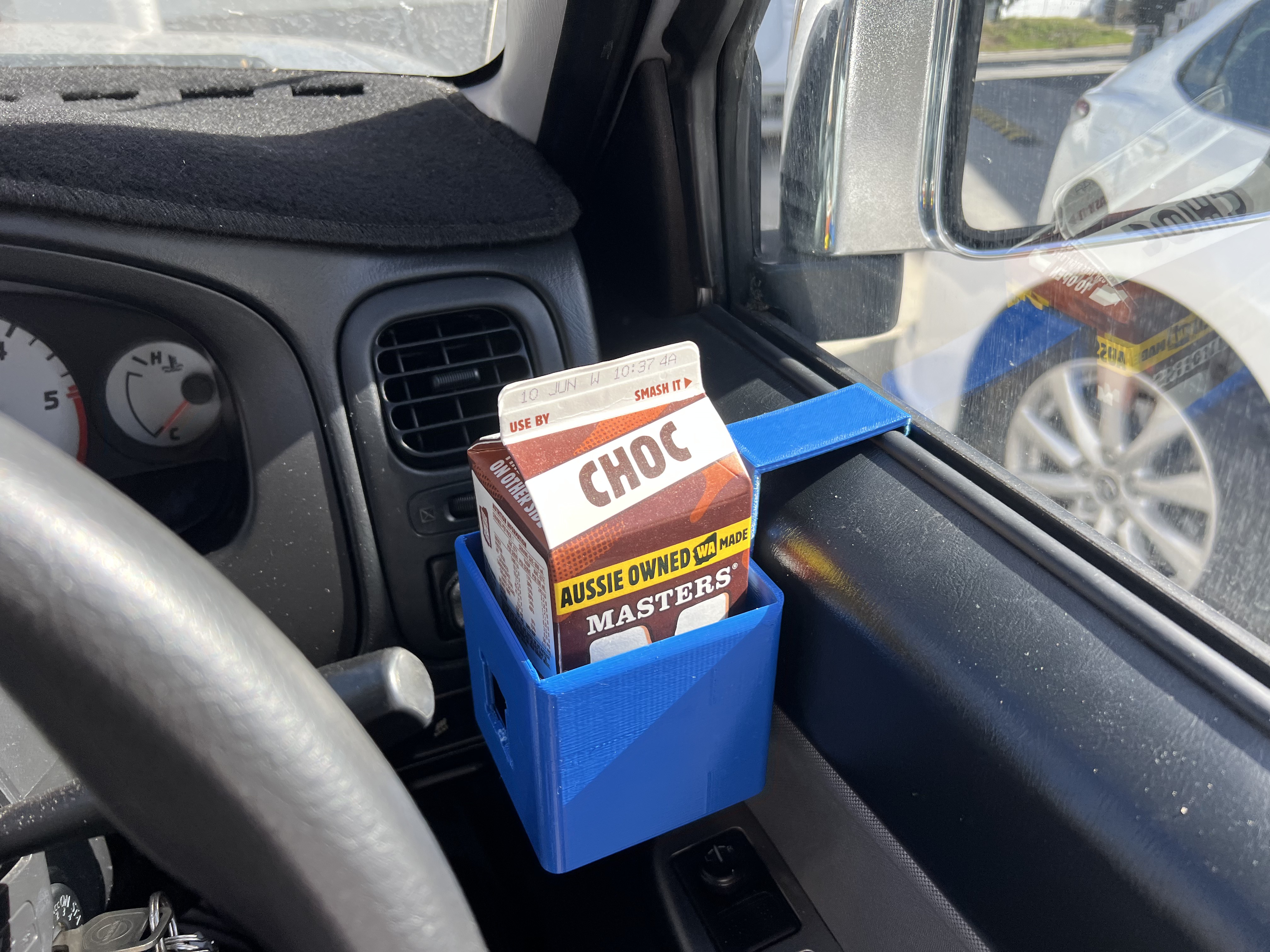 Masters/BIG M Milk cupholder for MOST duel cab utes Confirmed d22 d40 &LC70