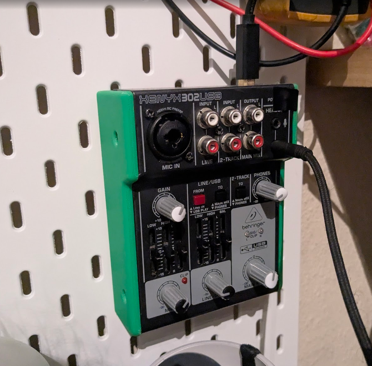 Behringer Xenyx 302 Skadis Mount