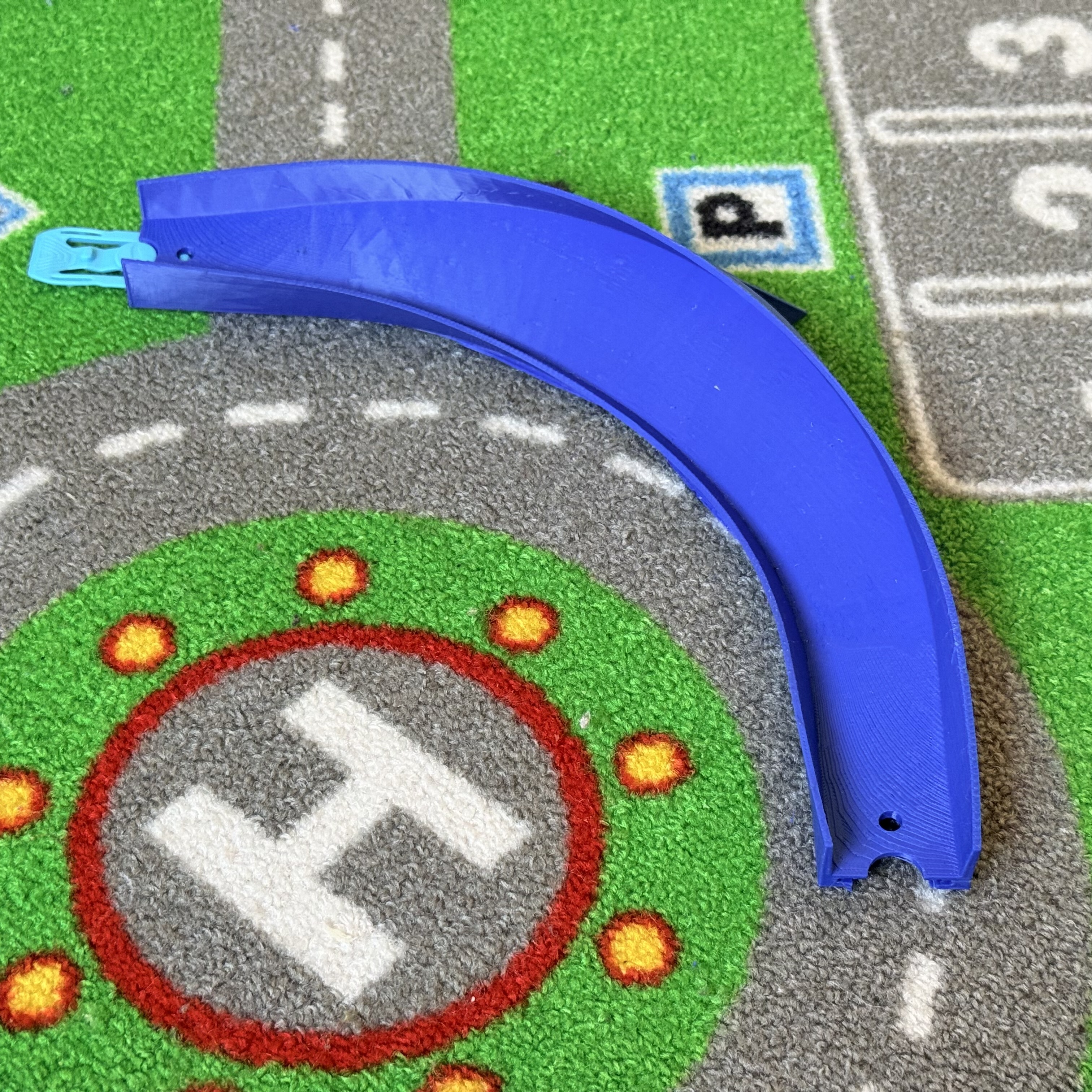 Hot Wheels High-Speed Banked 90° Turn