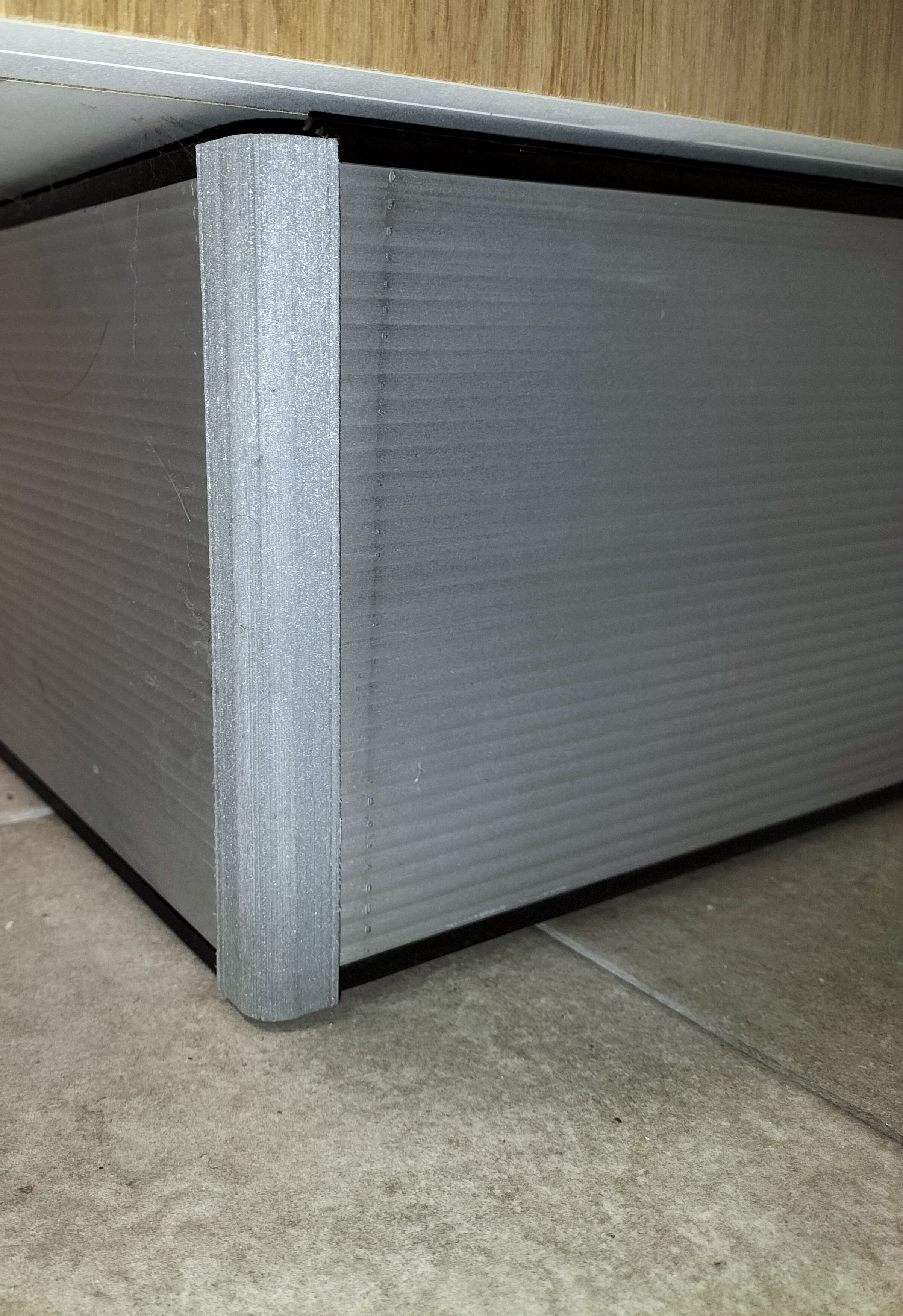 Kitchen plinth corner closure