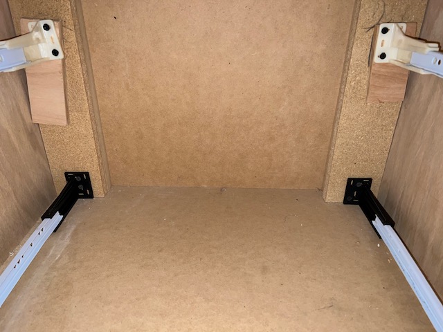 Drawer slide mount