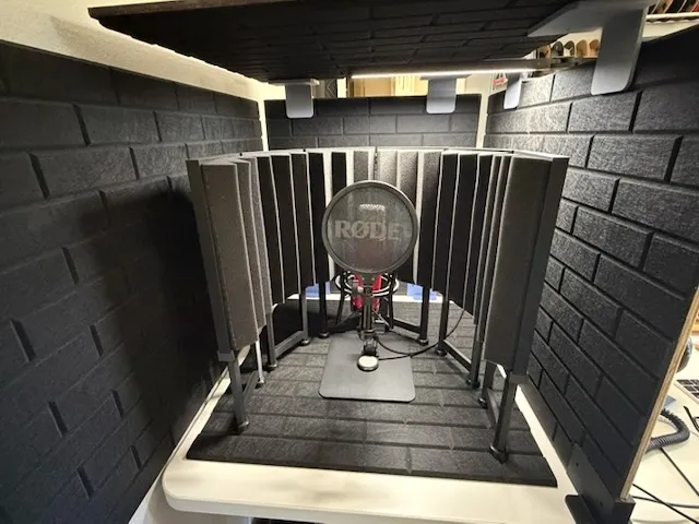 Microphone Isolation Shield