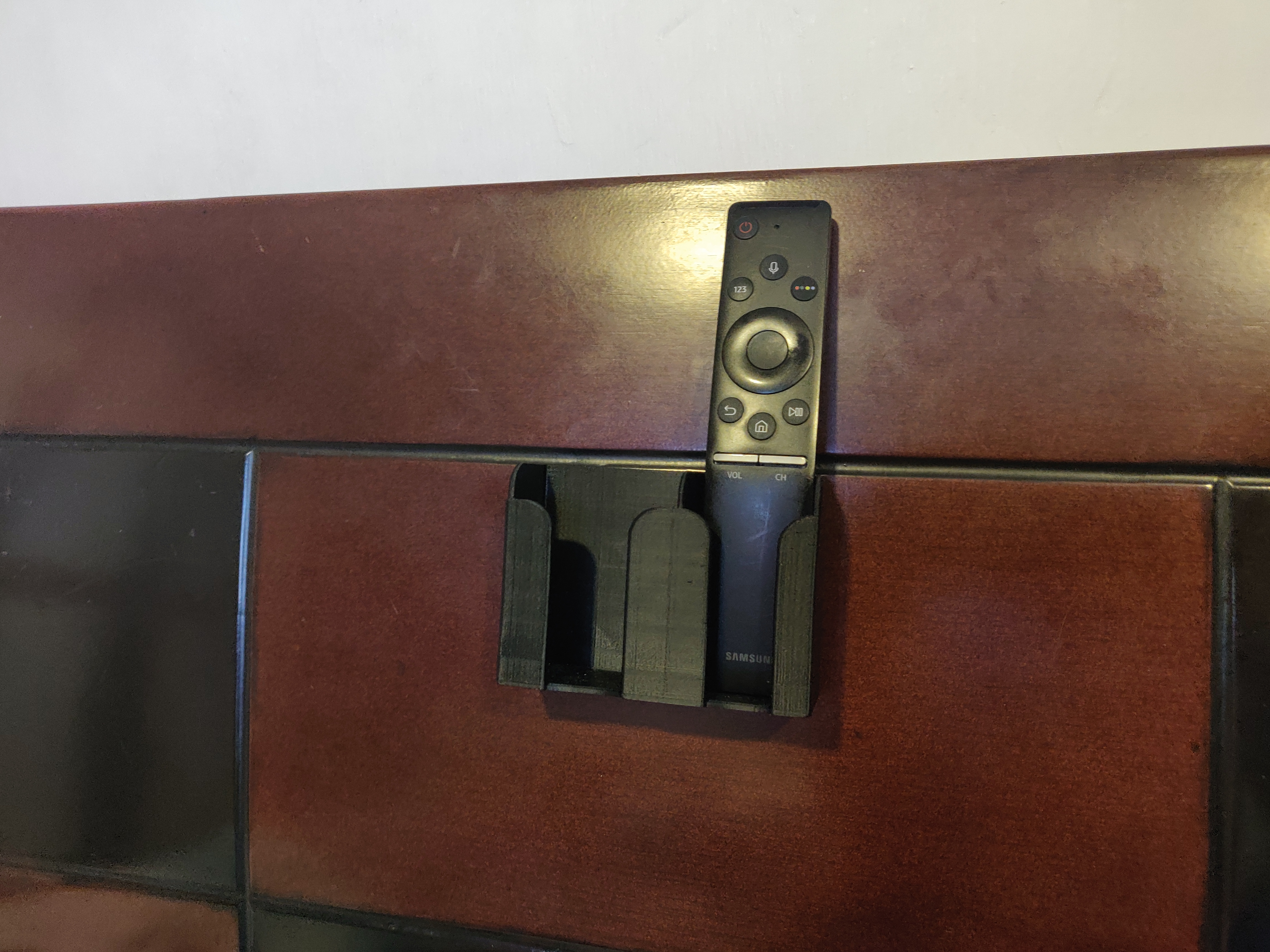 Miniatura 2 do modelo 3D Remote Control Holder