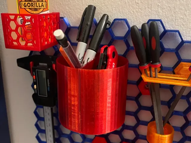 Cup with compartments for honeycomb wall