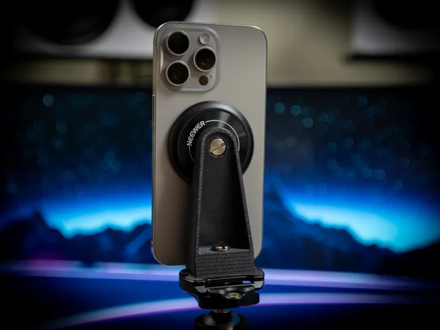 Magsafe tripod mount