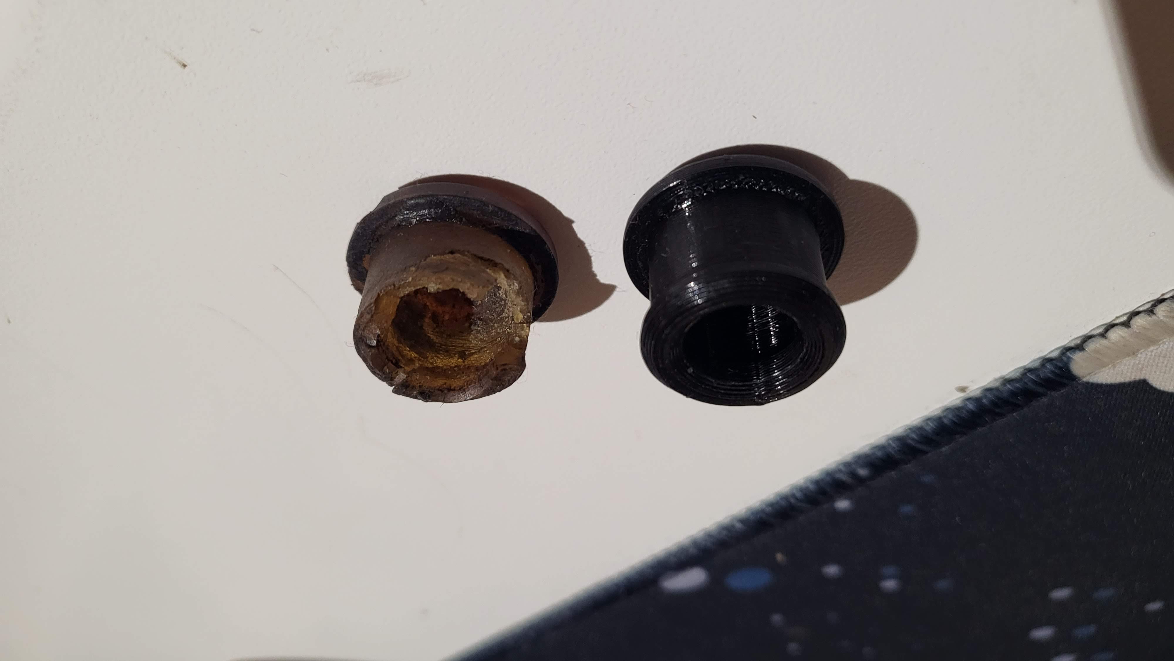 Golf IV (MK4) Gear linkage rod bushings