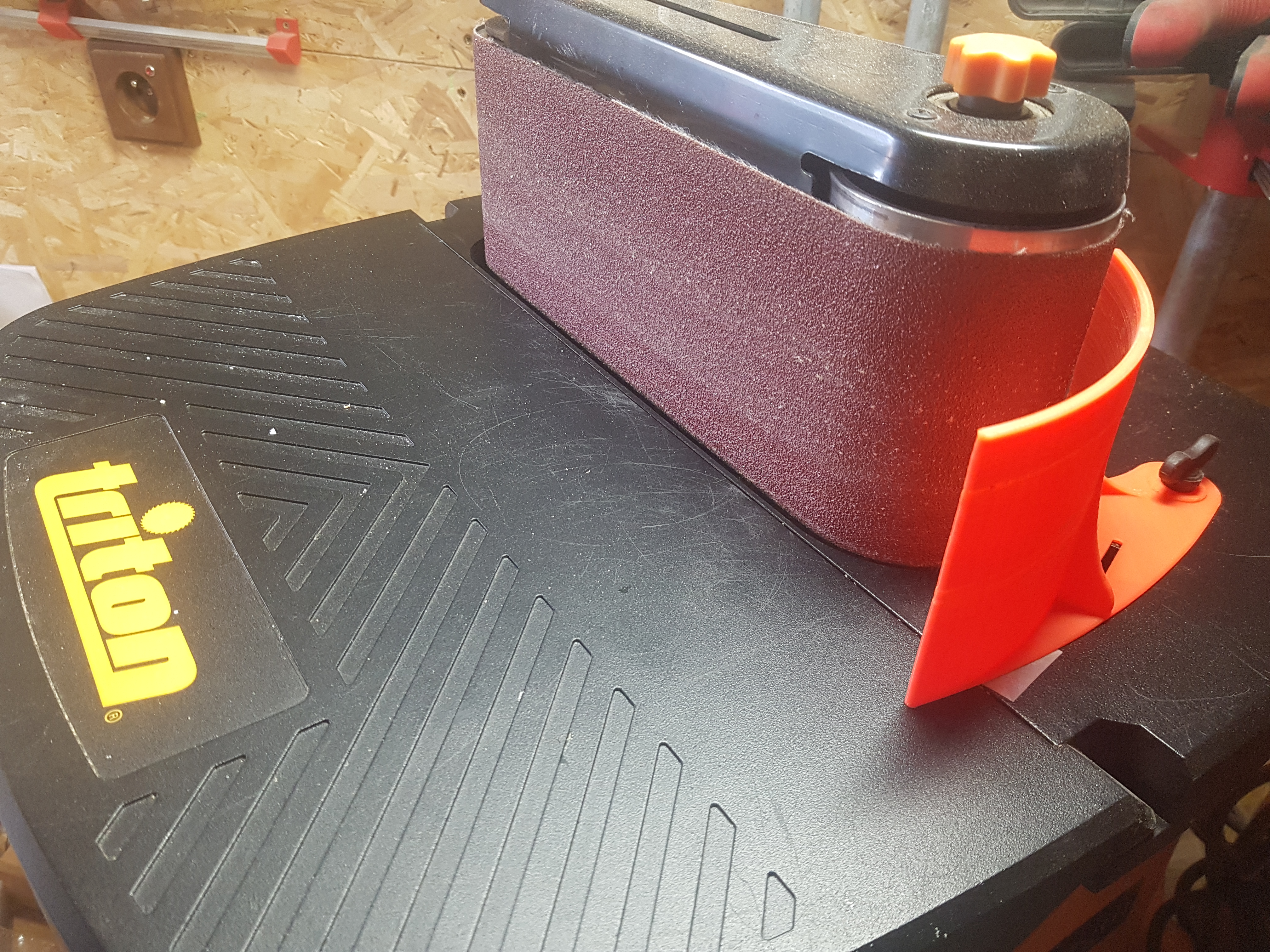 TRITON oscilating sander suction adapter