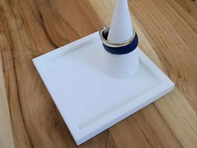ring holder with tray