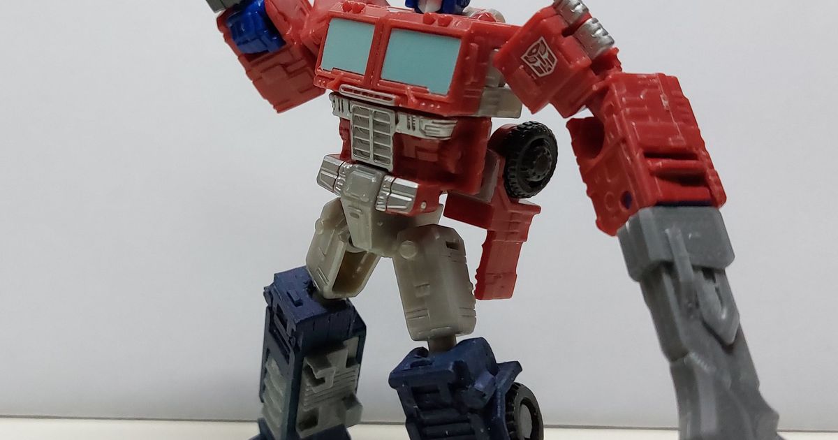 TRANSFORMERS WFC KINGDOM CORE CLASS OPTIMUS PRIME - MOVIE LIKE BATTLE ...