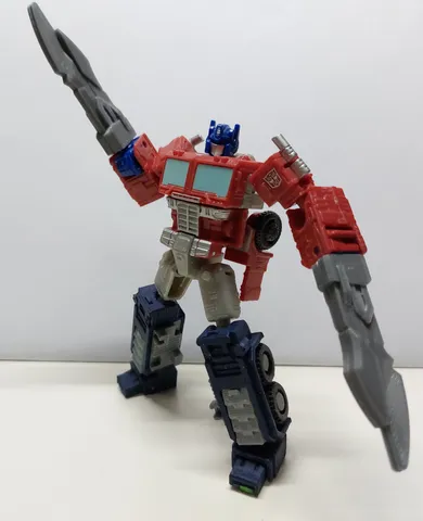 TRANSFORMERS WFC KINGDOM CORE CLASS OPTIMUS PRIME - MOVIE LIKE BATTLE BLADE