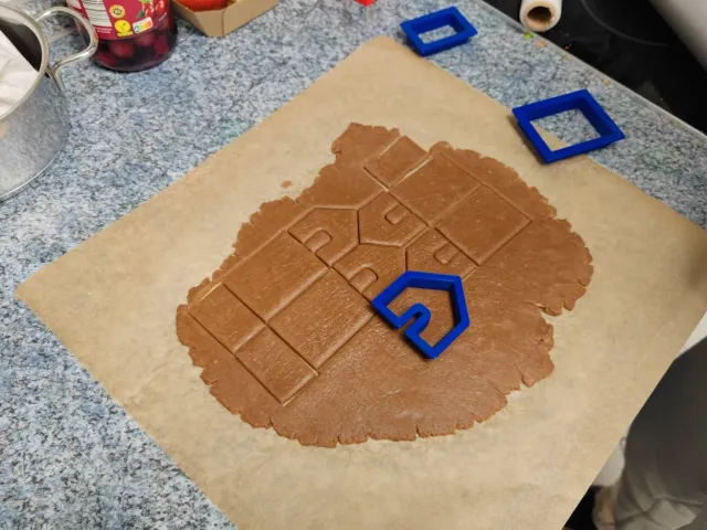Small Gingerbread house cutter set