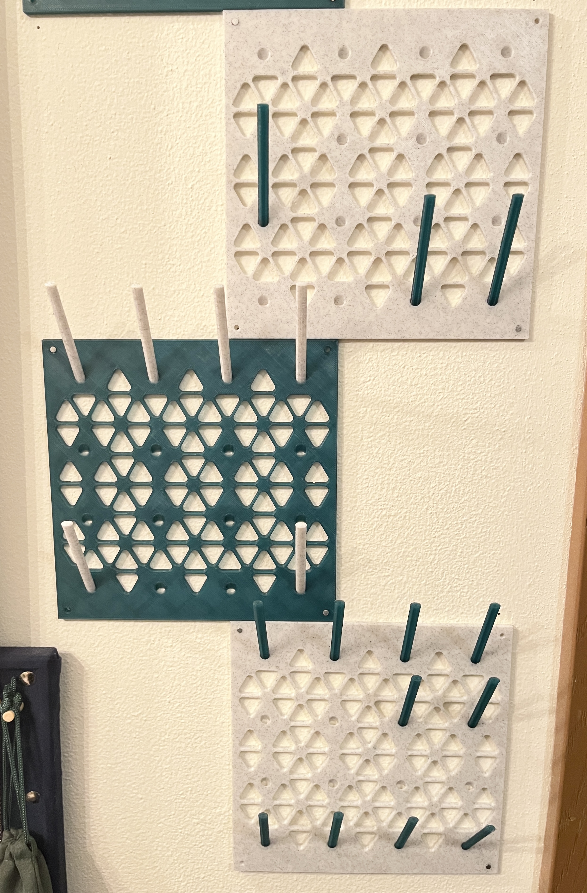 Cute Modular Wall Mounted Peg Board