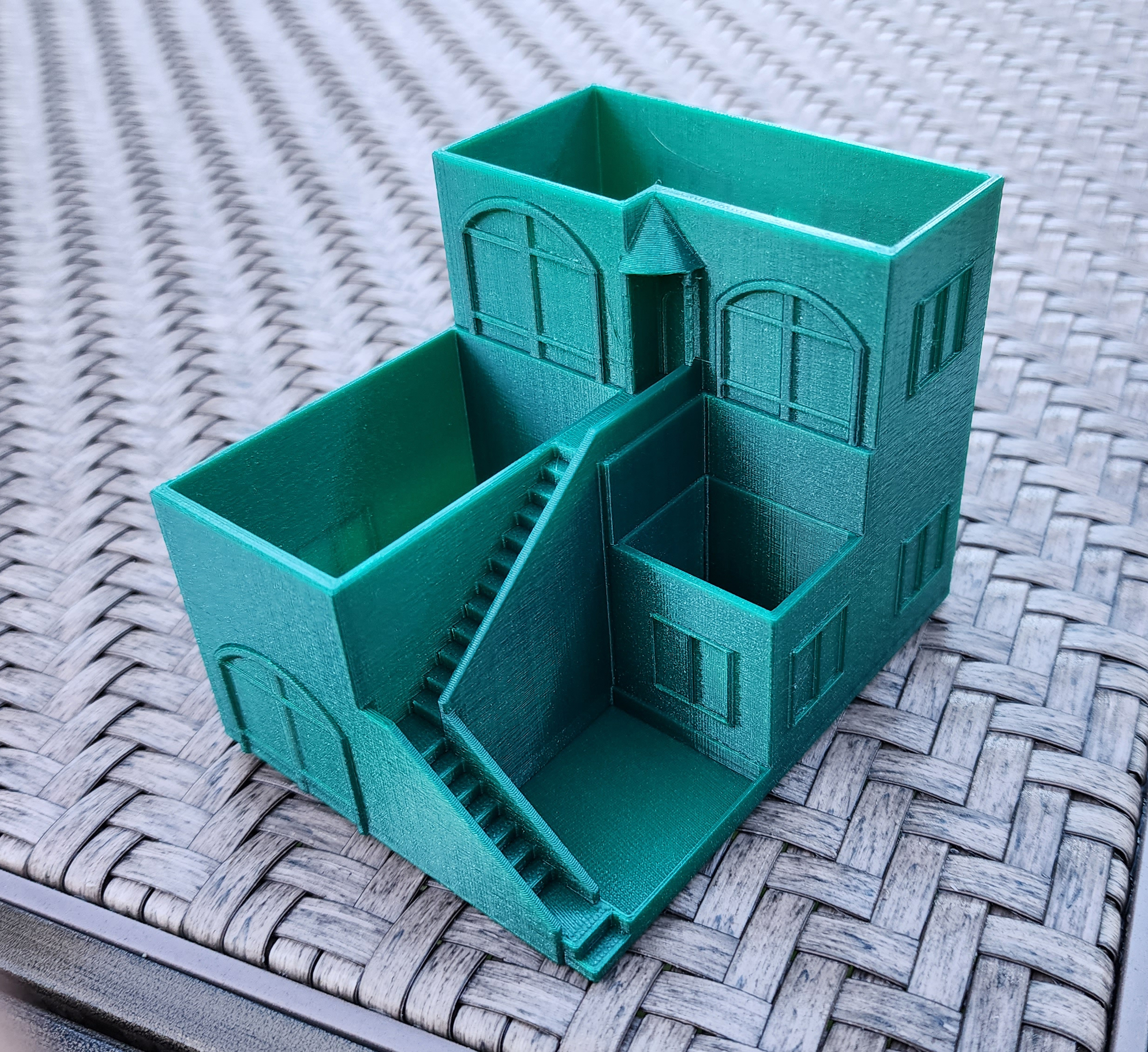 Charming Villa Planter w/Deep Pockets - No drainage